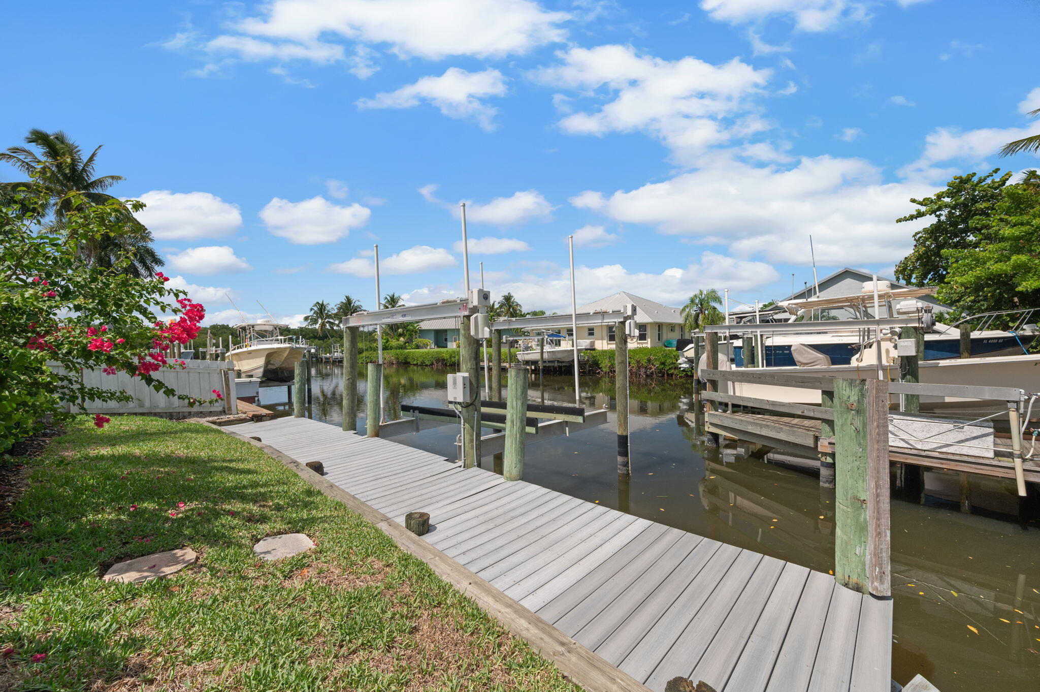 121 Queen Eugenia Court Property Photo 45