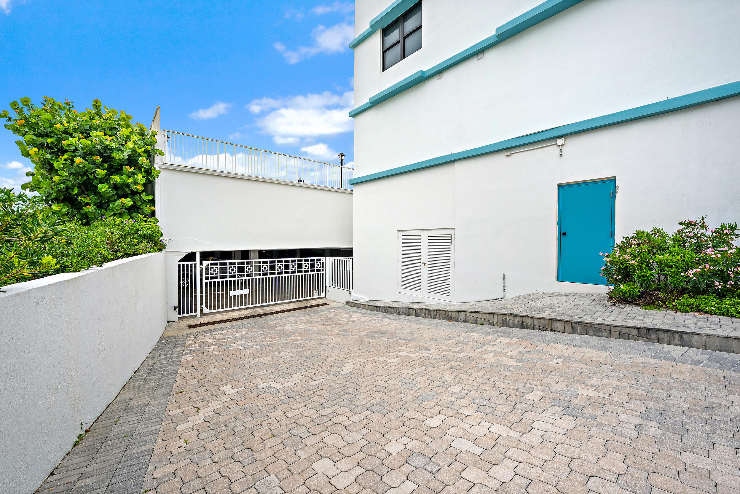 900 Ocean Drive 202 Property Photo 23