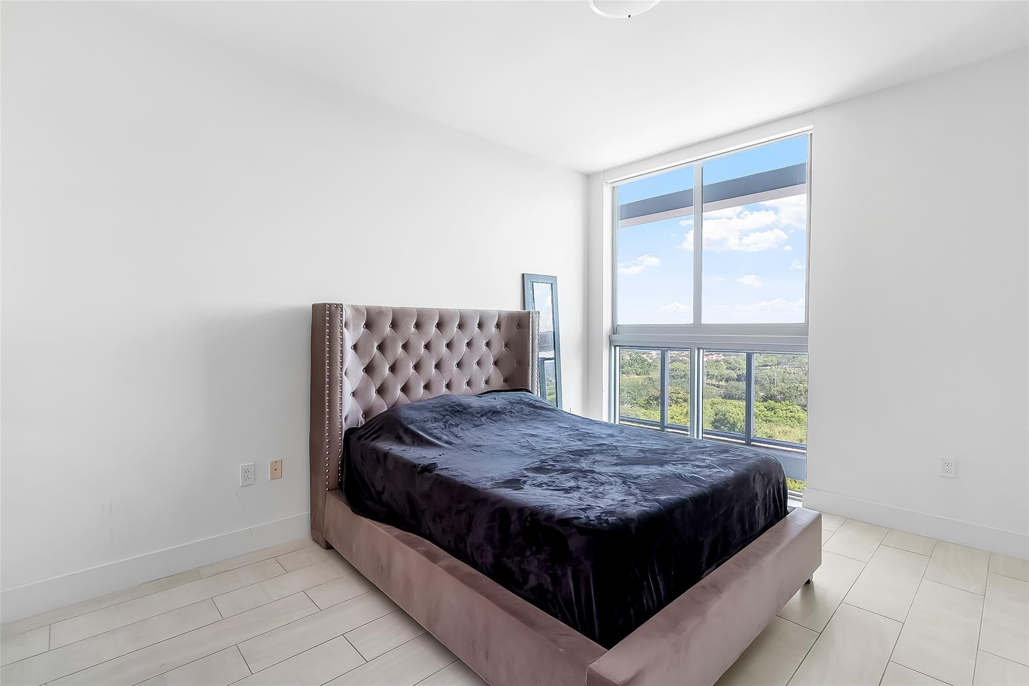 2000 Metropica Way 1410 Property Photo 17