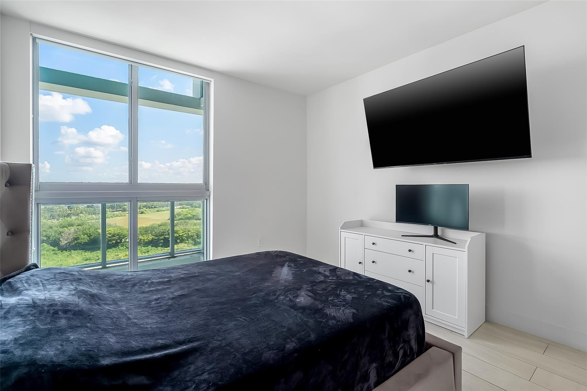 2000 Metropica Way 1410 Property Photo 18