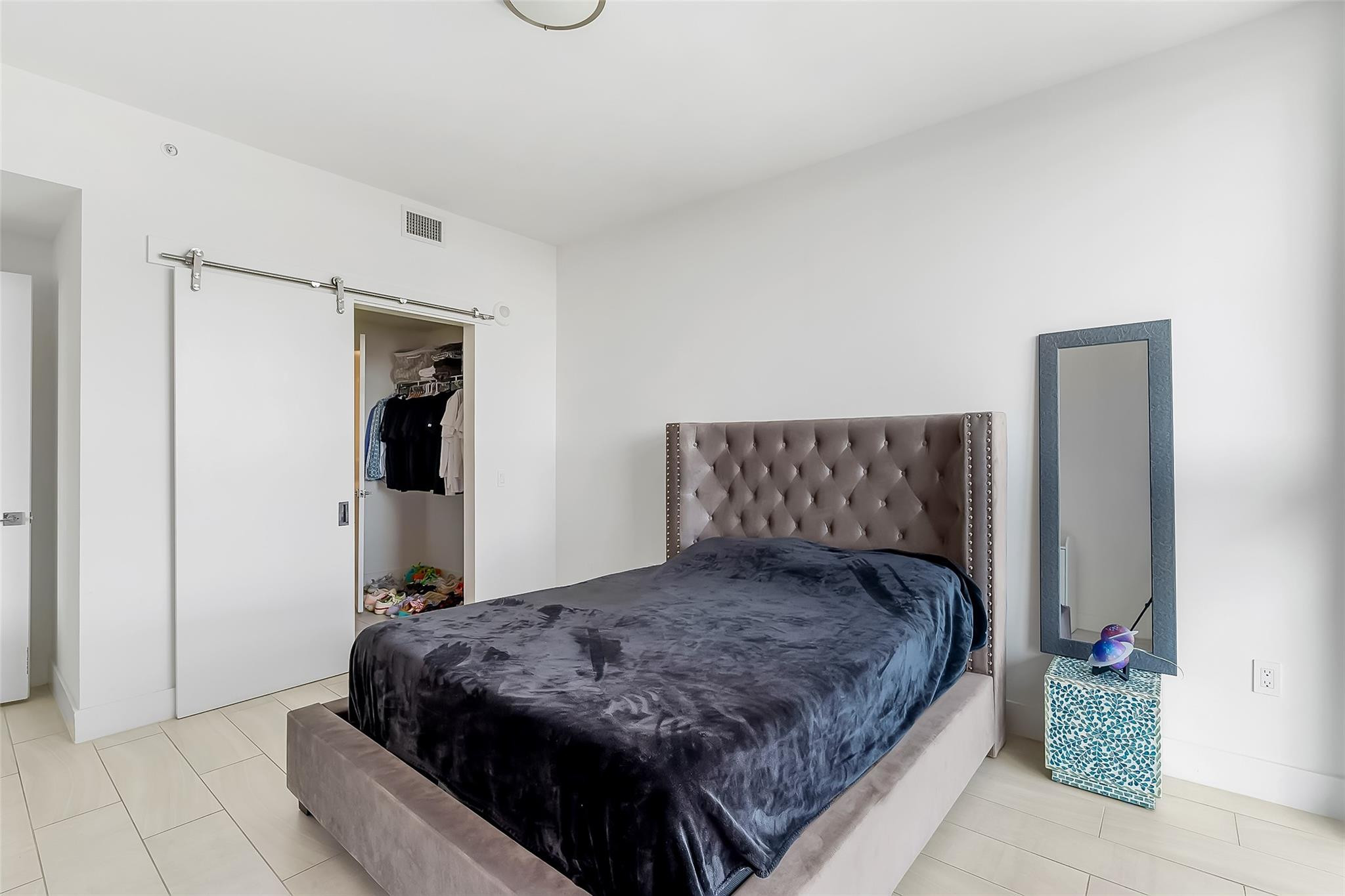 2000 Metropica Way 1410 Property Photo 19