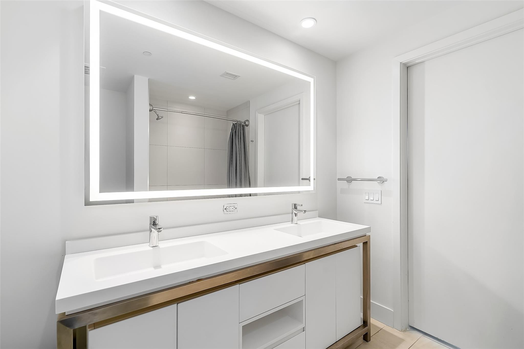 2000 Metropica Way 1410 Property Photo 23