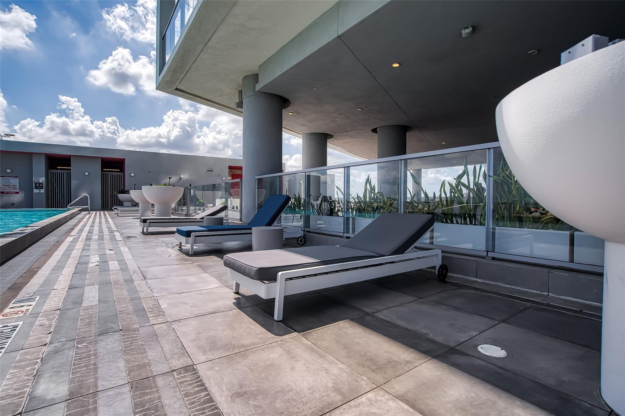 2000 Metropica Way 1410 Property Photo 41