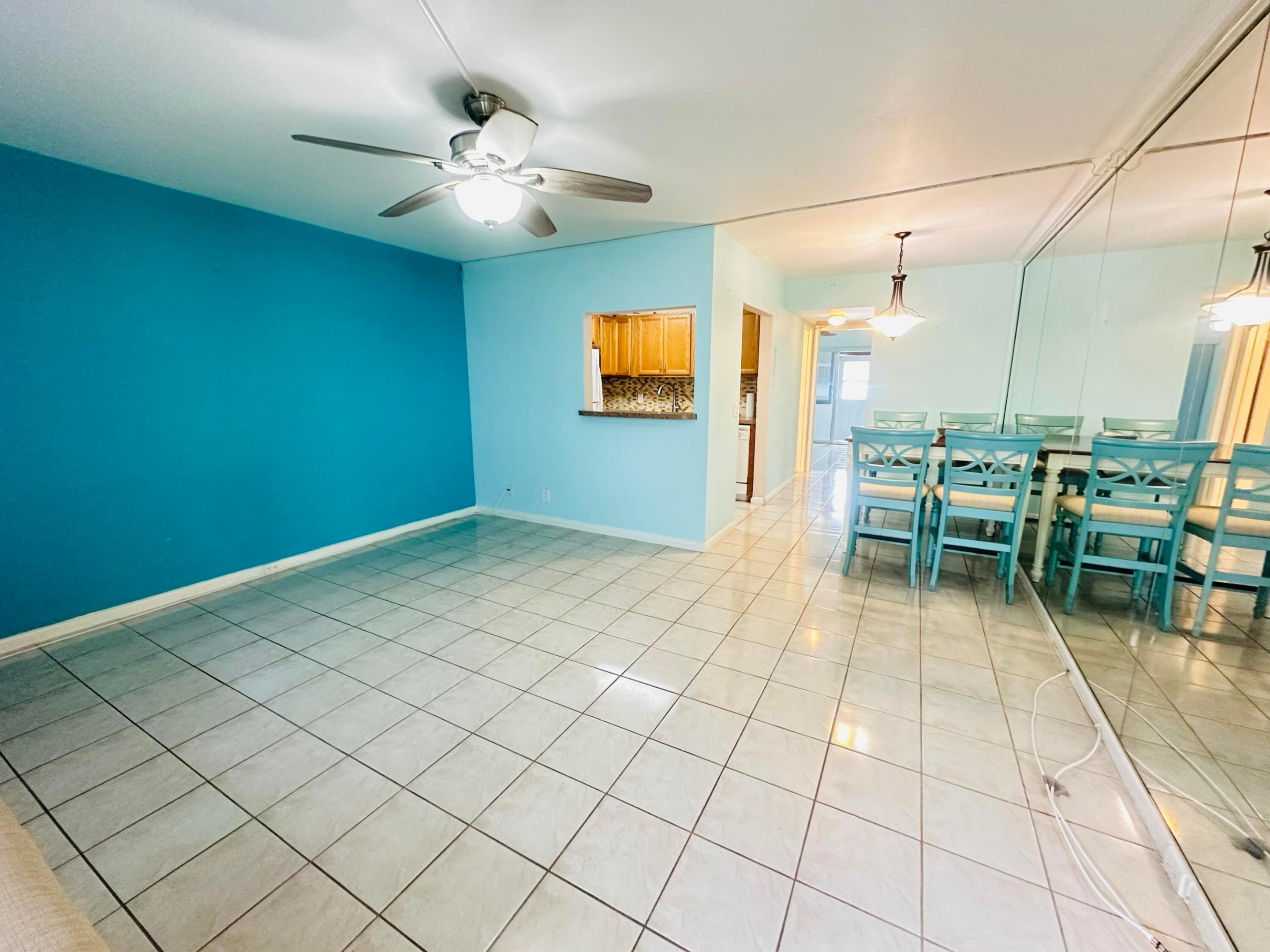86 Markham E Property Photo 2