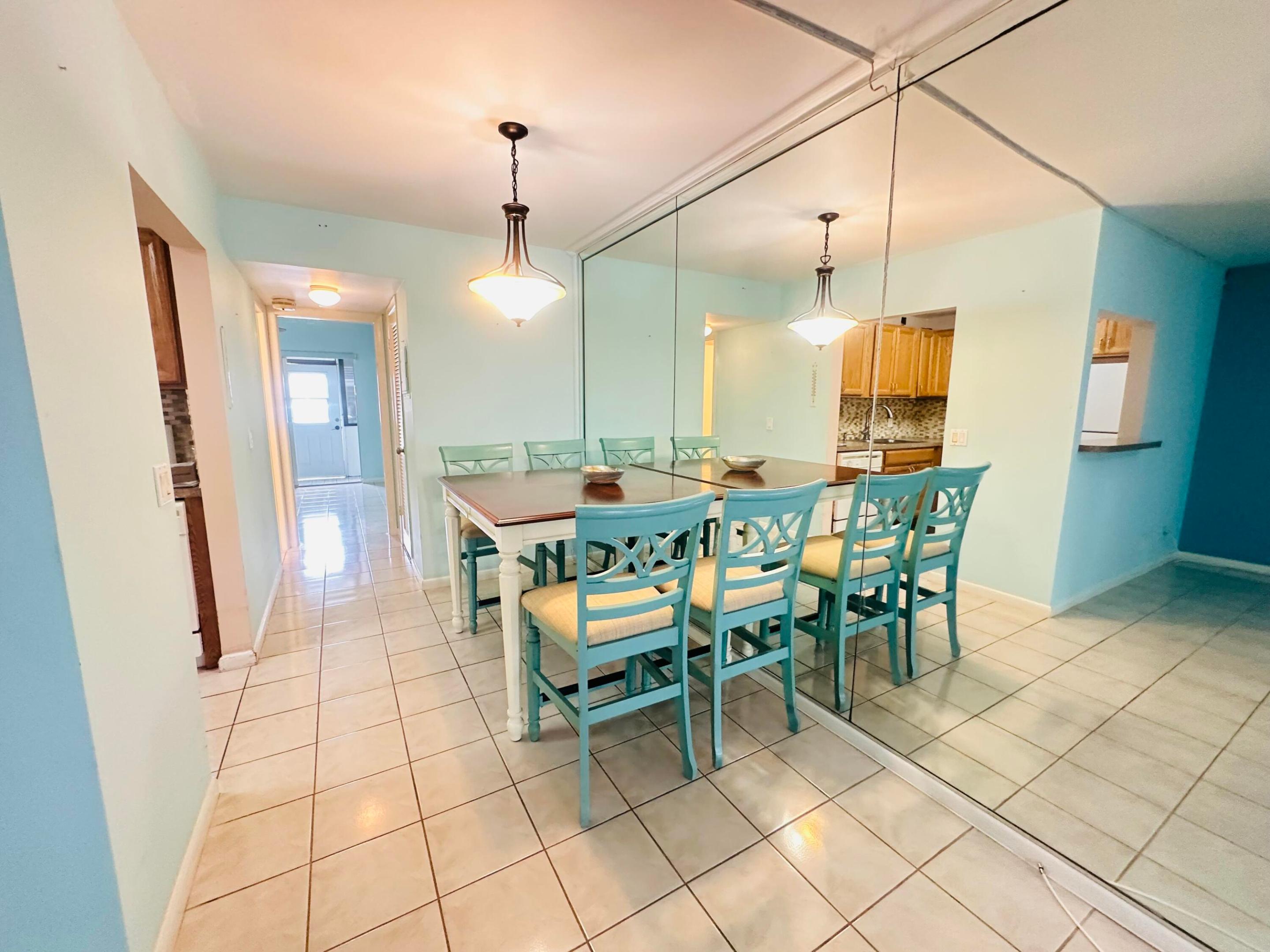 86 Markham E Property Photo 5