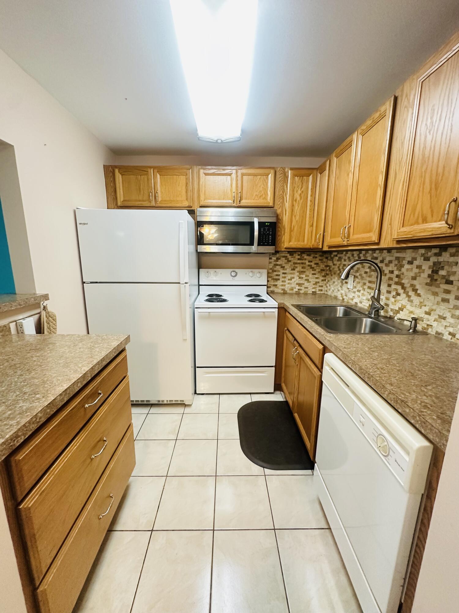 86 Markham E Property Photo 7