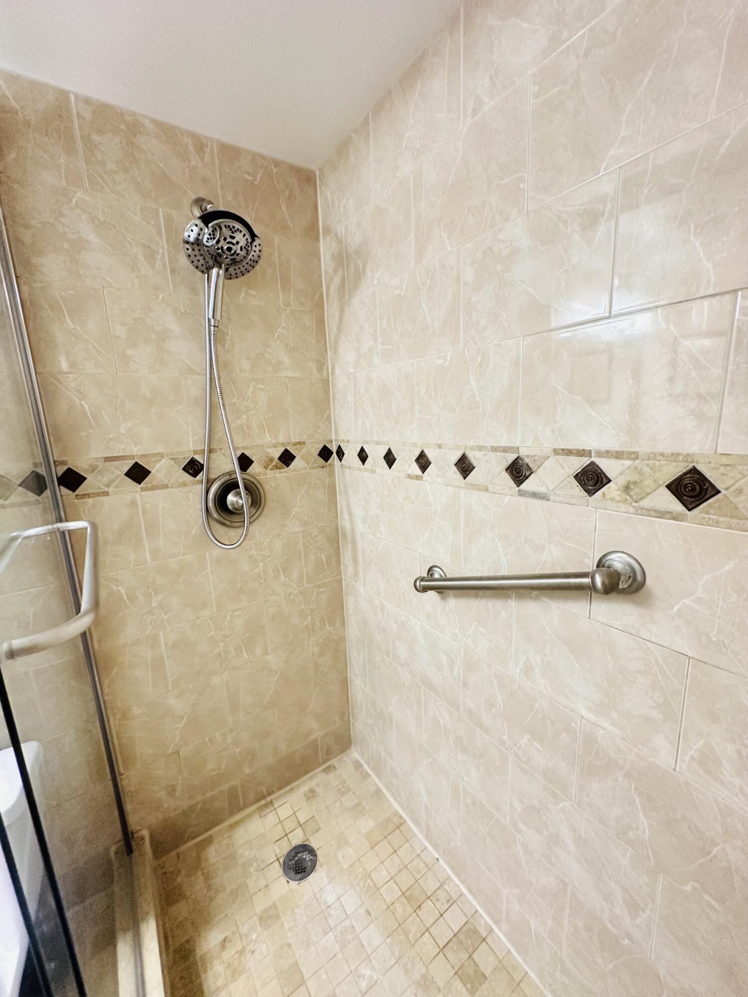 86 Markham E Property Photo 11
