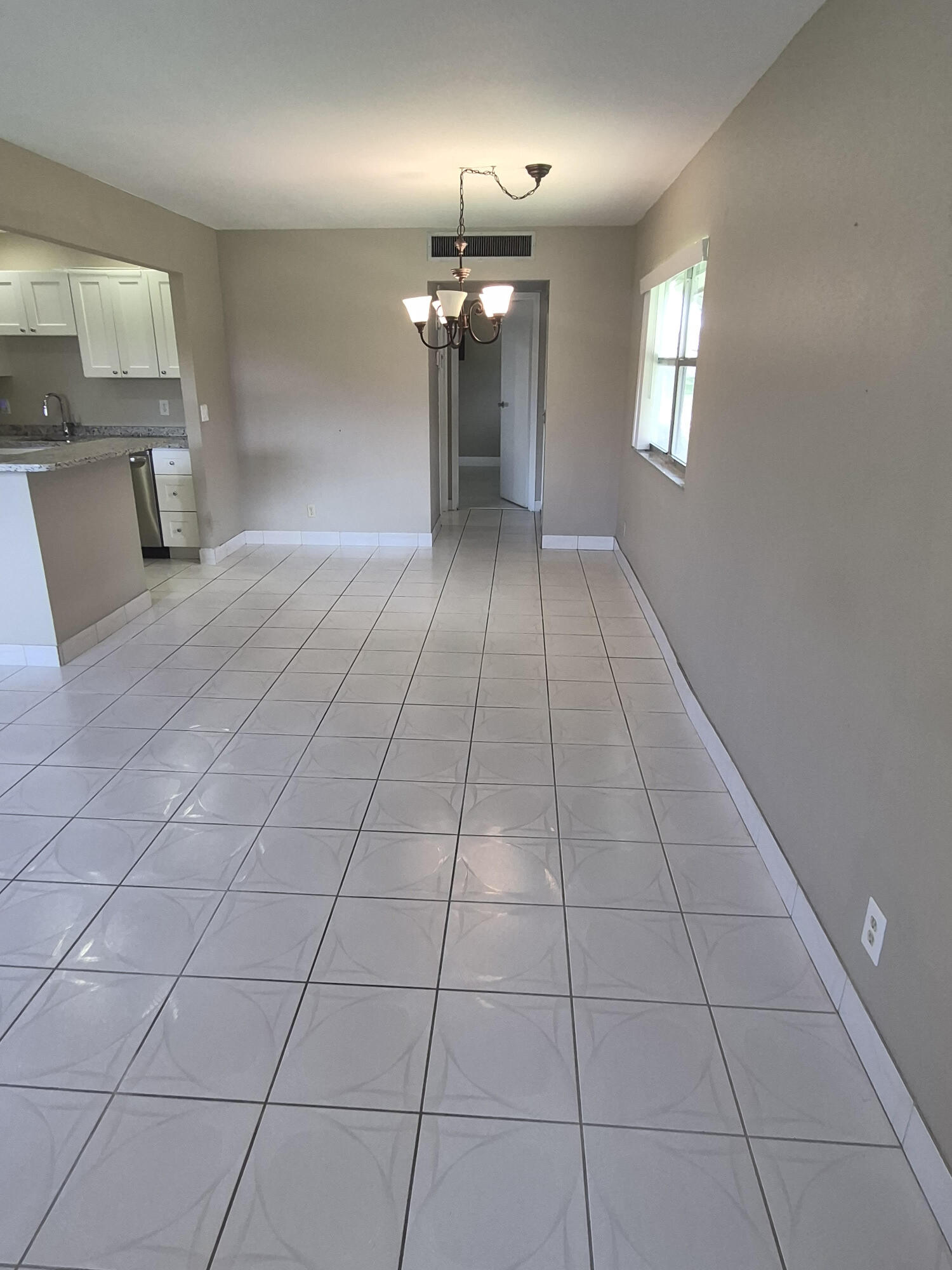 318 N Seville N 318 Property Photo 6