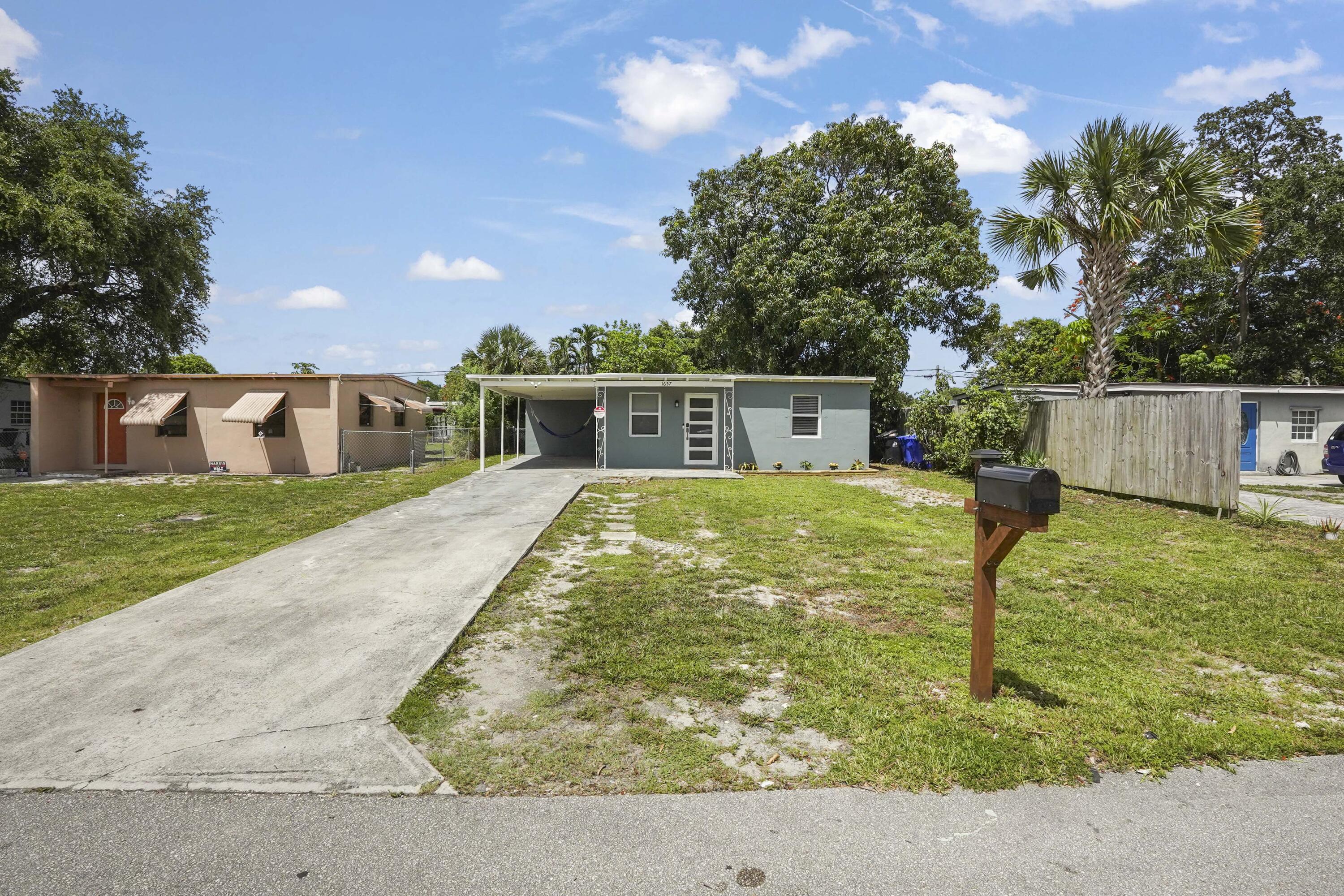 1657 Lauderdale Manor Drive Property Photo 1