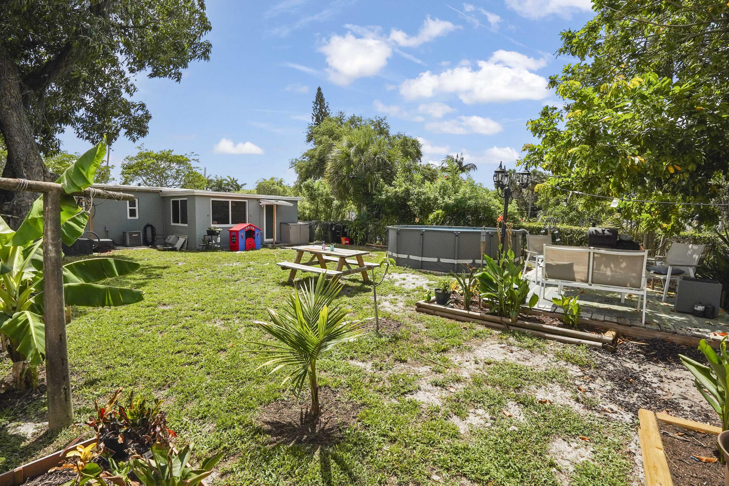 1657 Lauderdale Manor Drive Property Photo 15