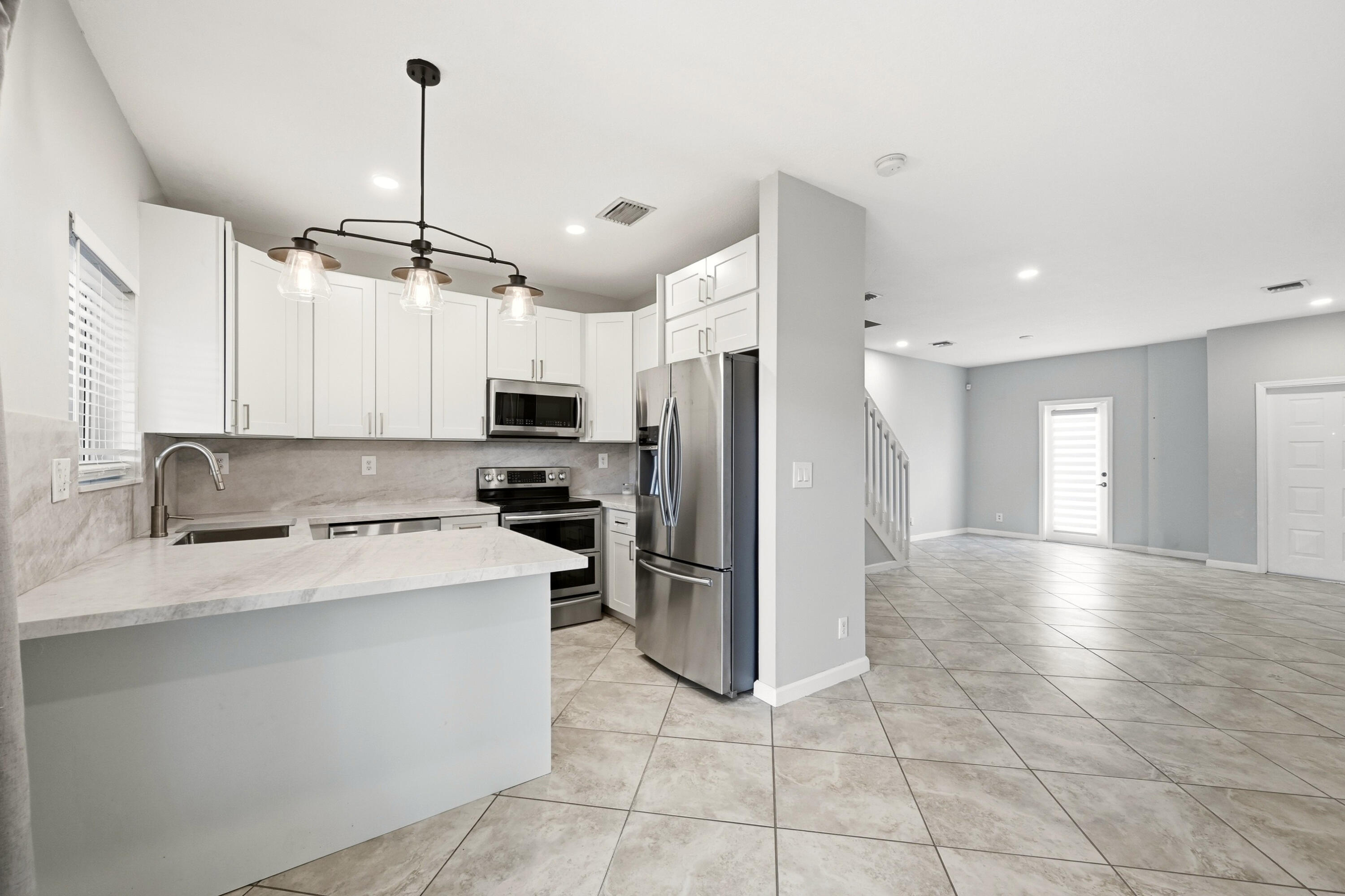 8464 Lagos De Campo Boulevard Property Photo 1