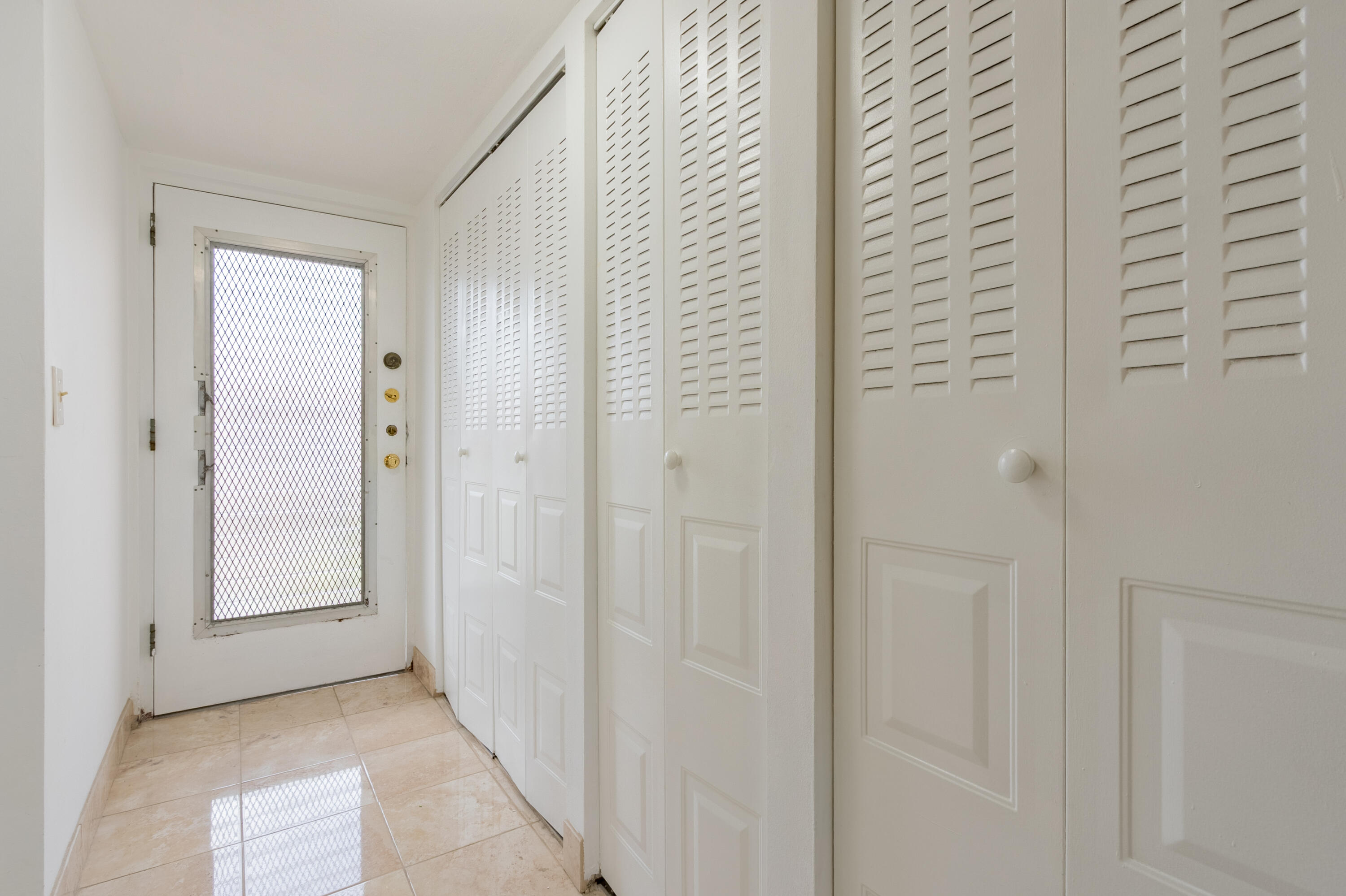 2811 Somerset Drive 412 Property Photo 4