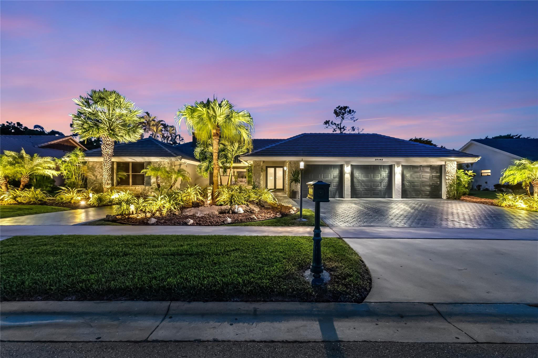 10182 Boca Woods Lane Property Photo 1