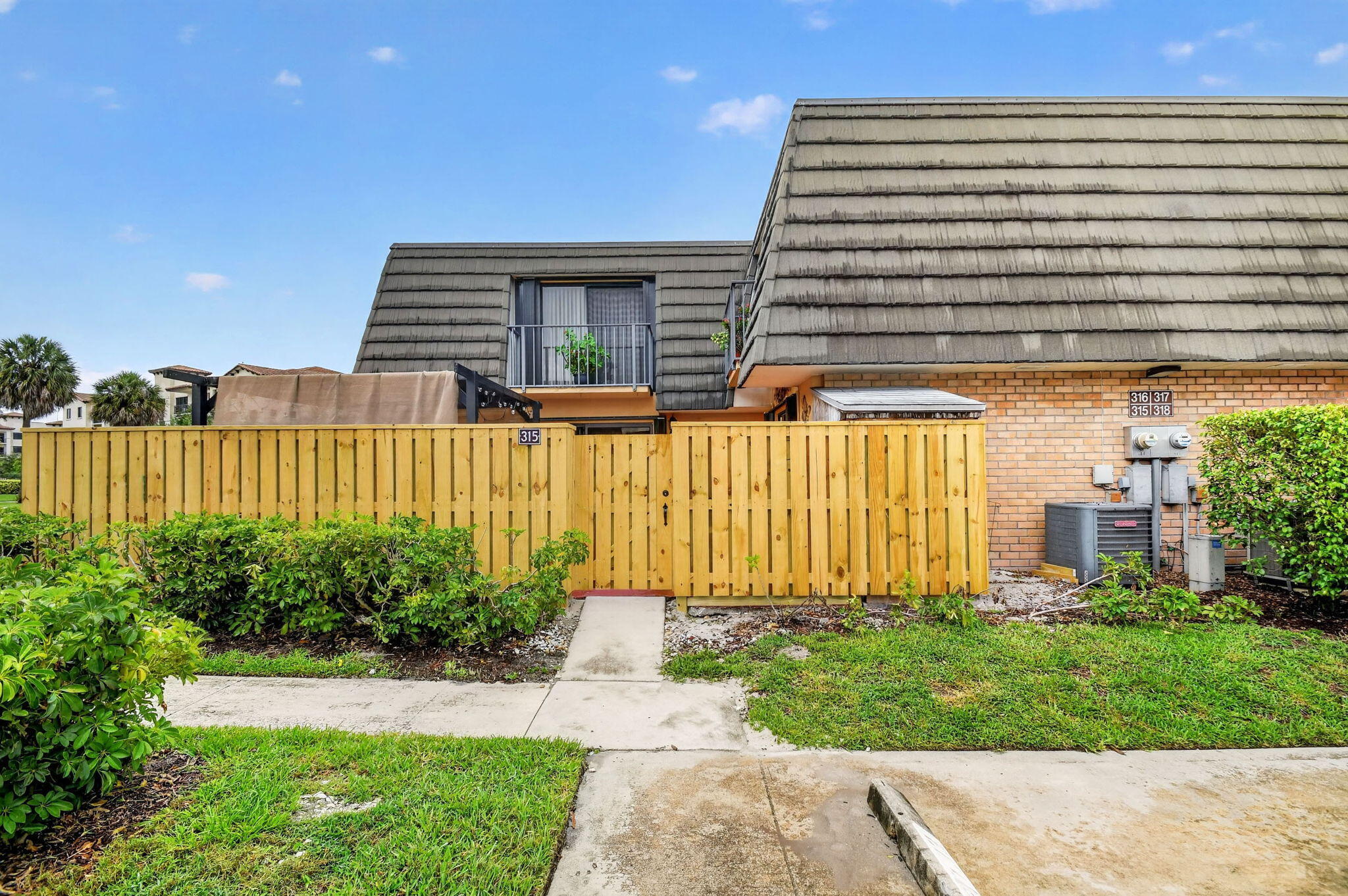 315 3rd Way Property Photo 2