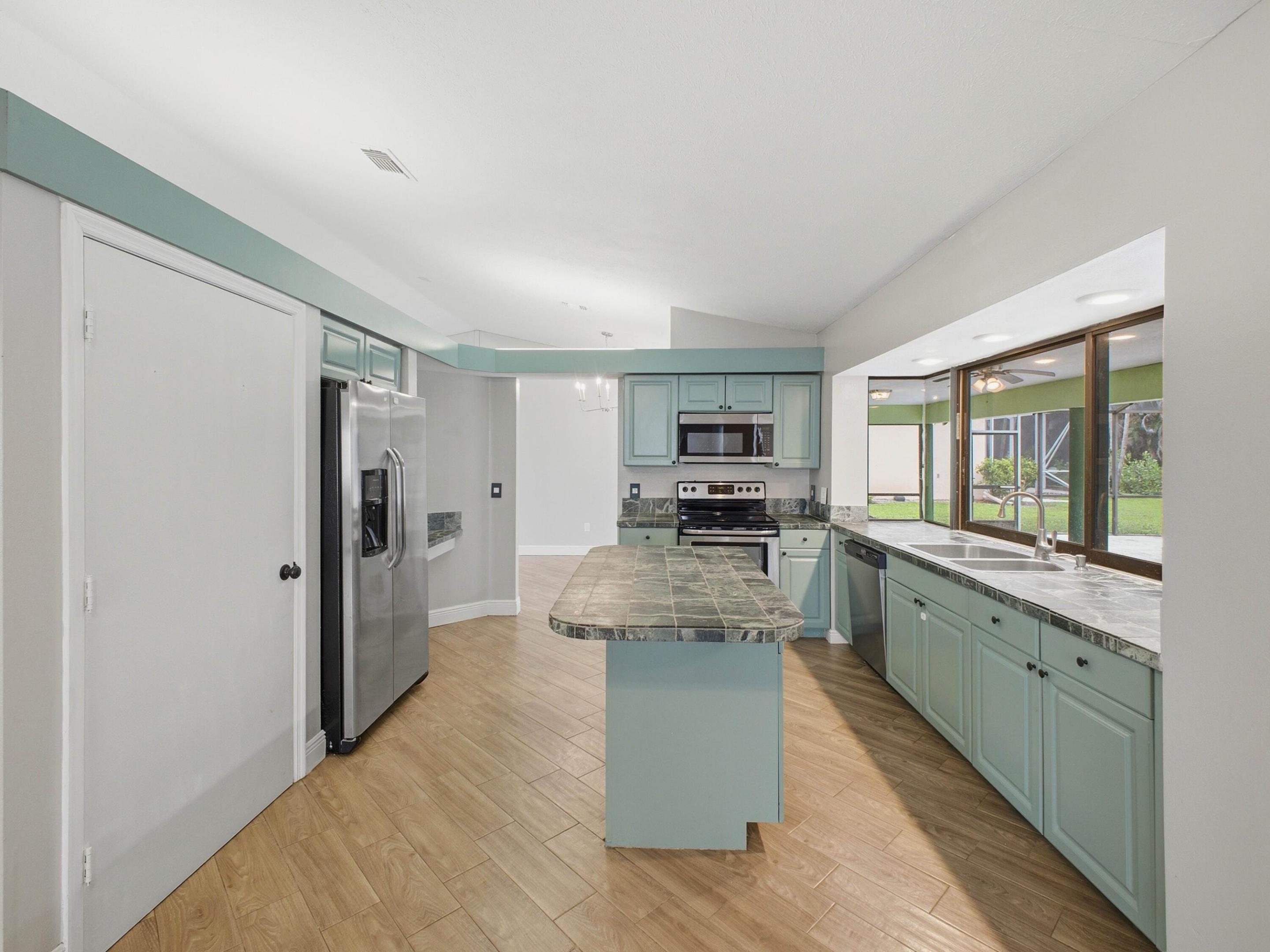 1298 Sw Cedar Cove Property Photo 14