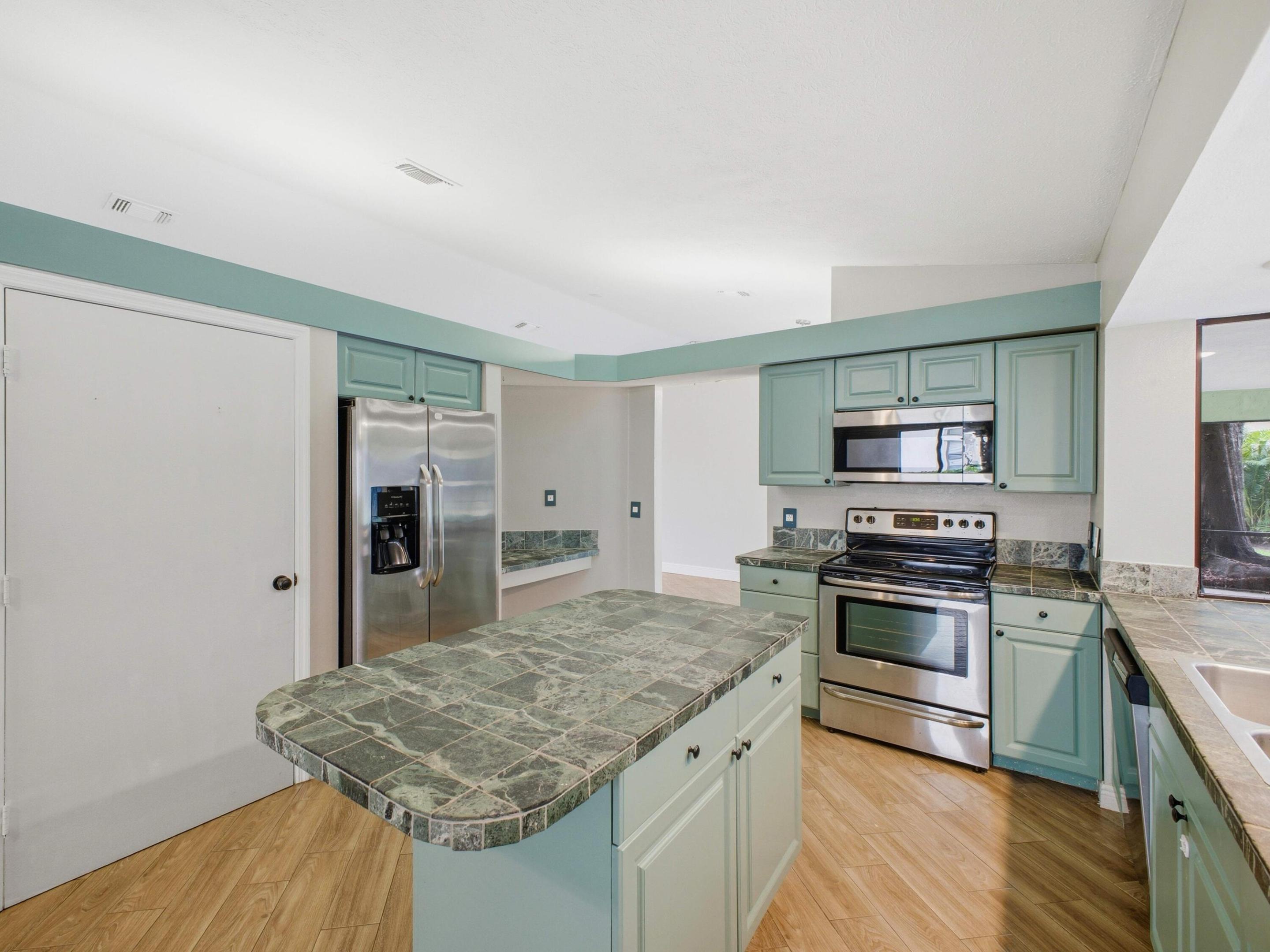 1298 Sw Cedar Cove Property Photo 15