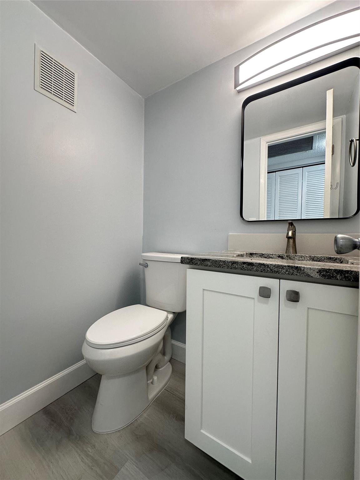 2048 Newport N Property Photo 17