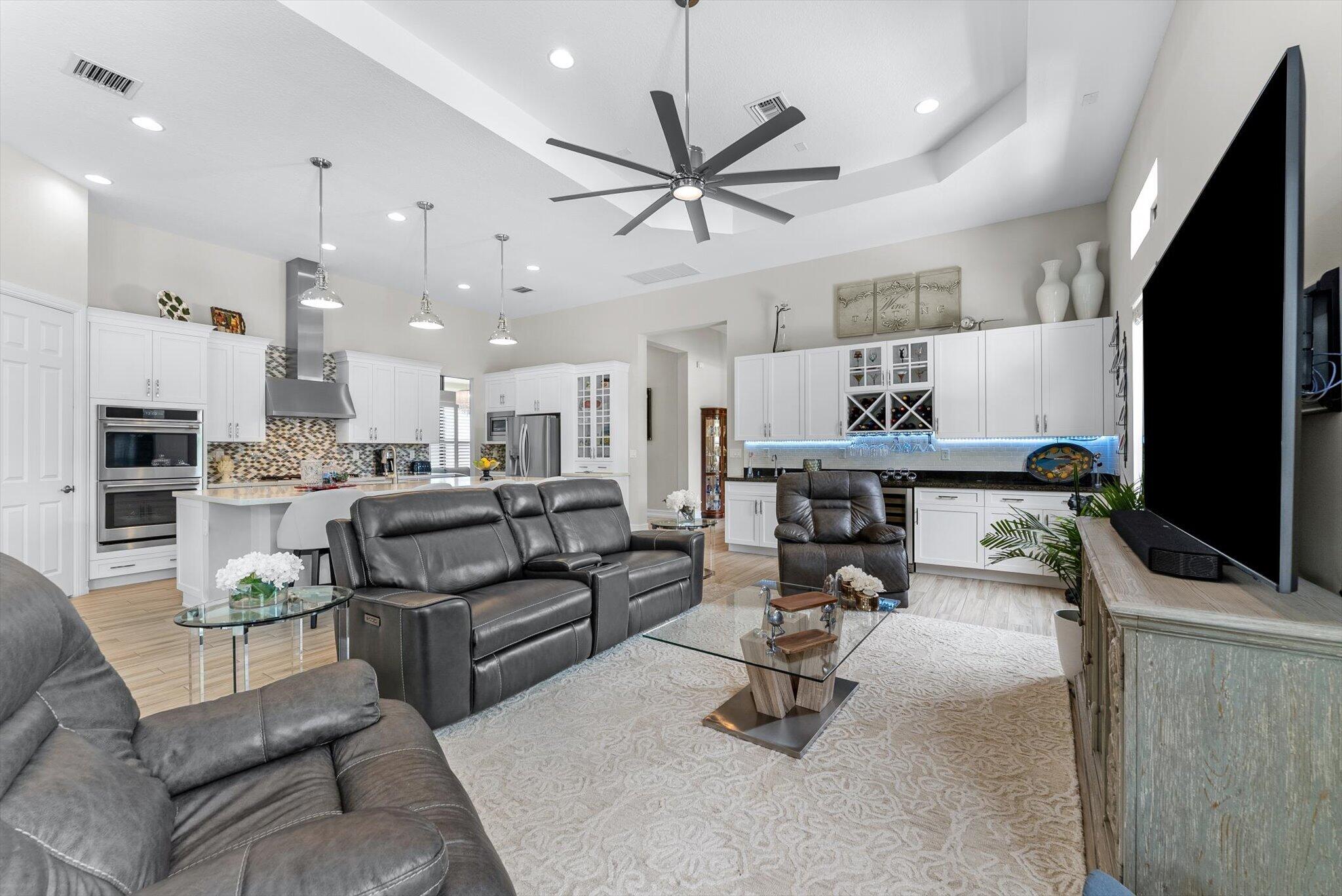 9505 Kalmar Circle W Property Photo 17