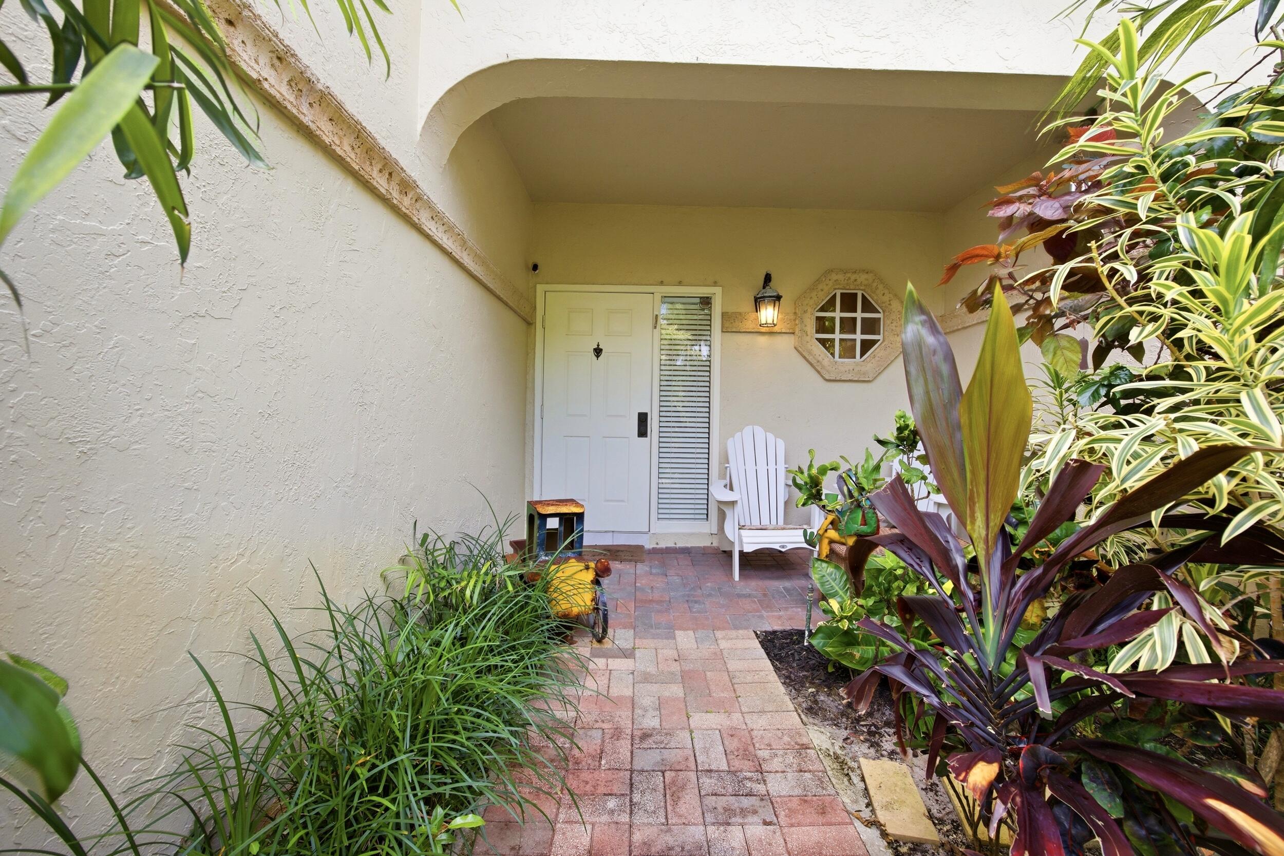 6738 Via Regina Property Photo 4