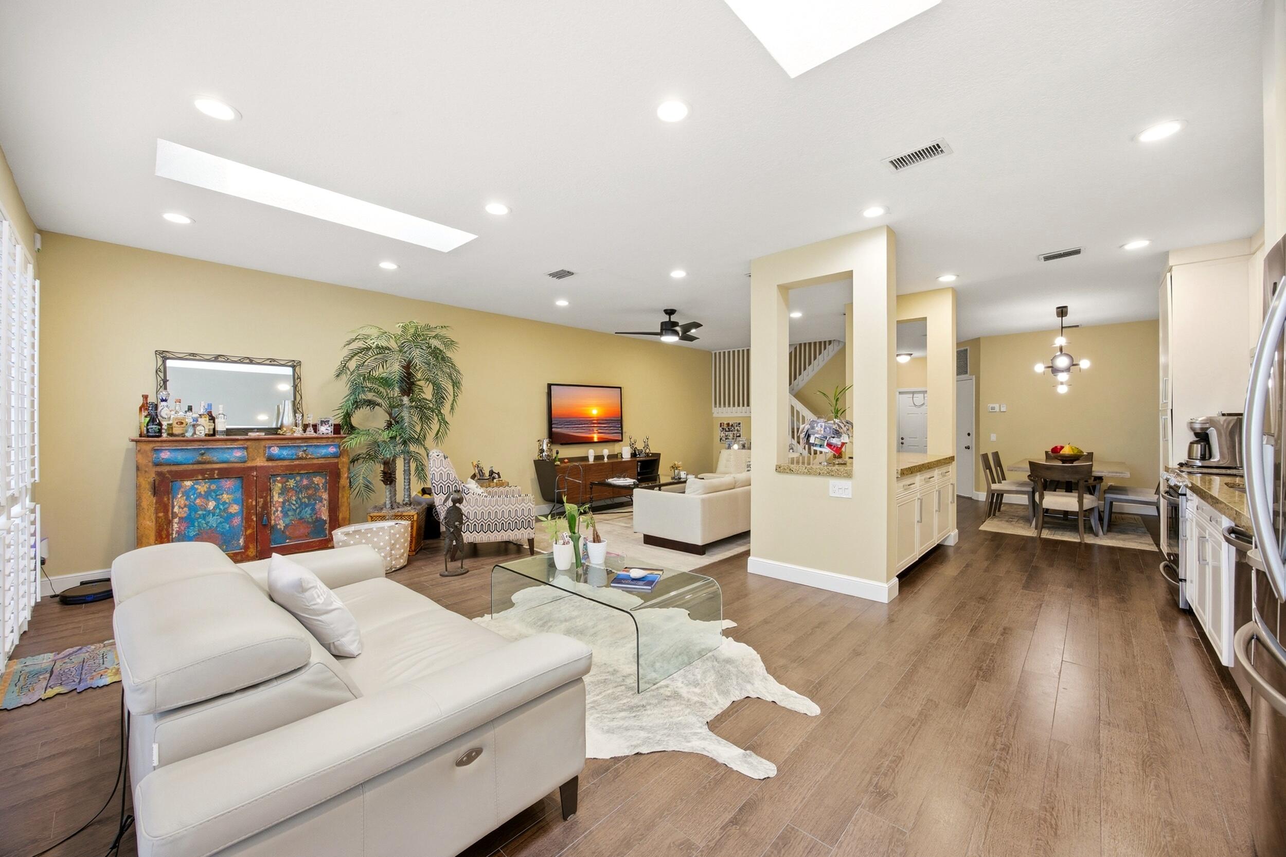 6738 Via Regina Property Photo 6