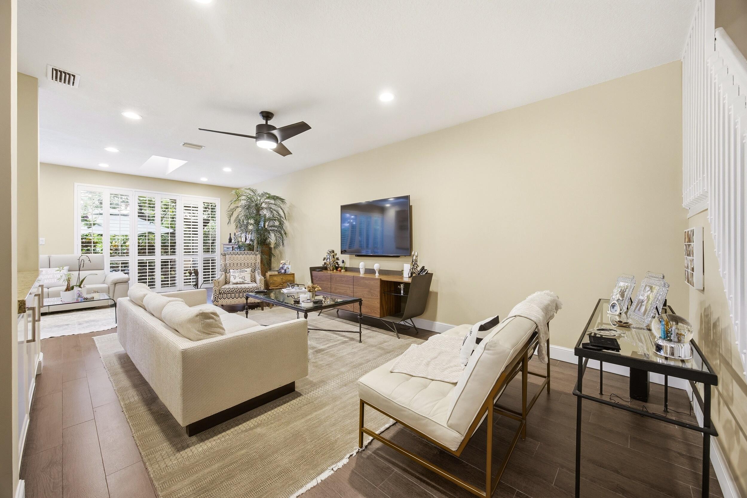 6738 Via Regina Property Photo 16