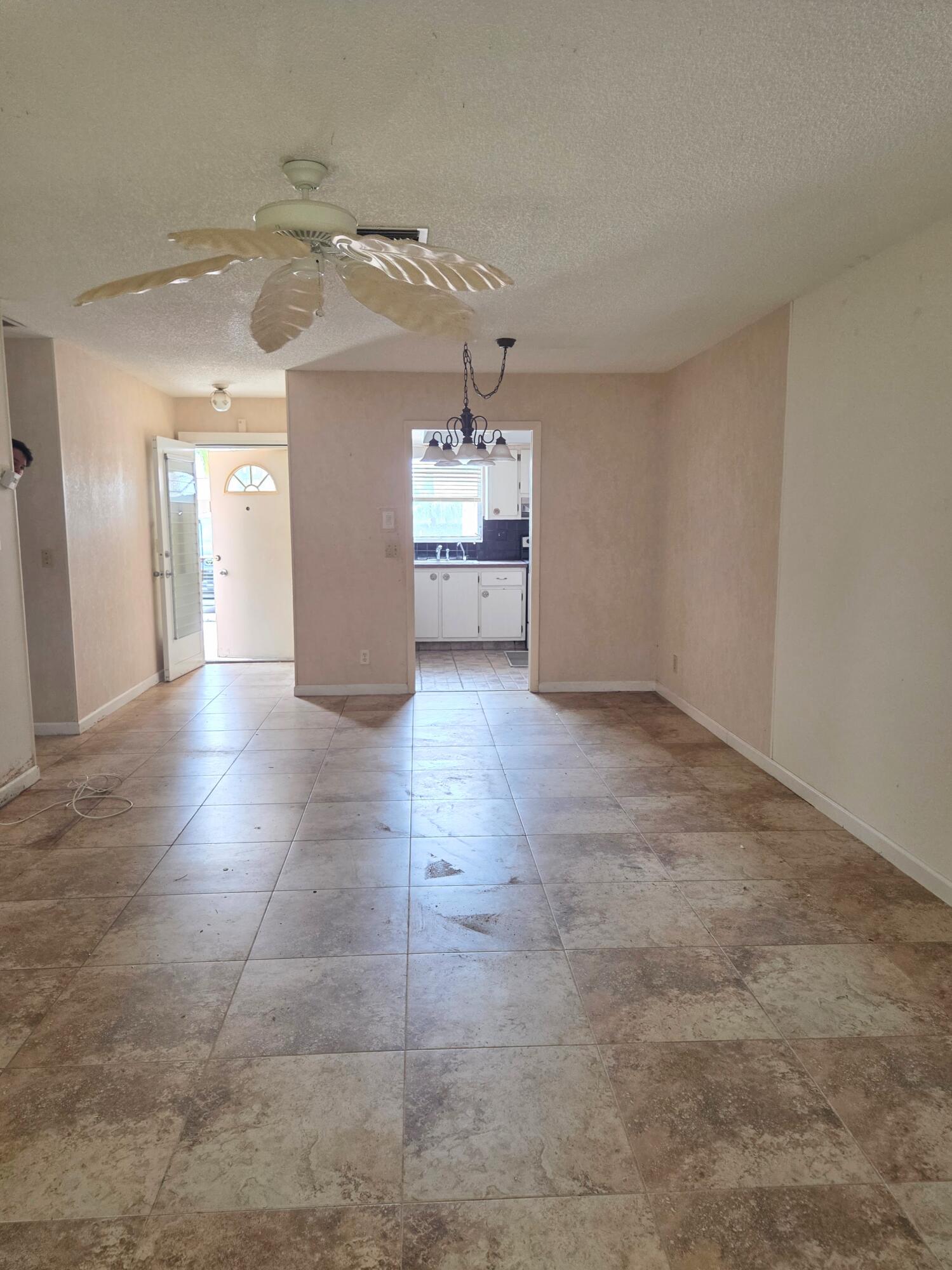 2703 Dudley Drive W Unit E Property Photo 4