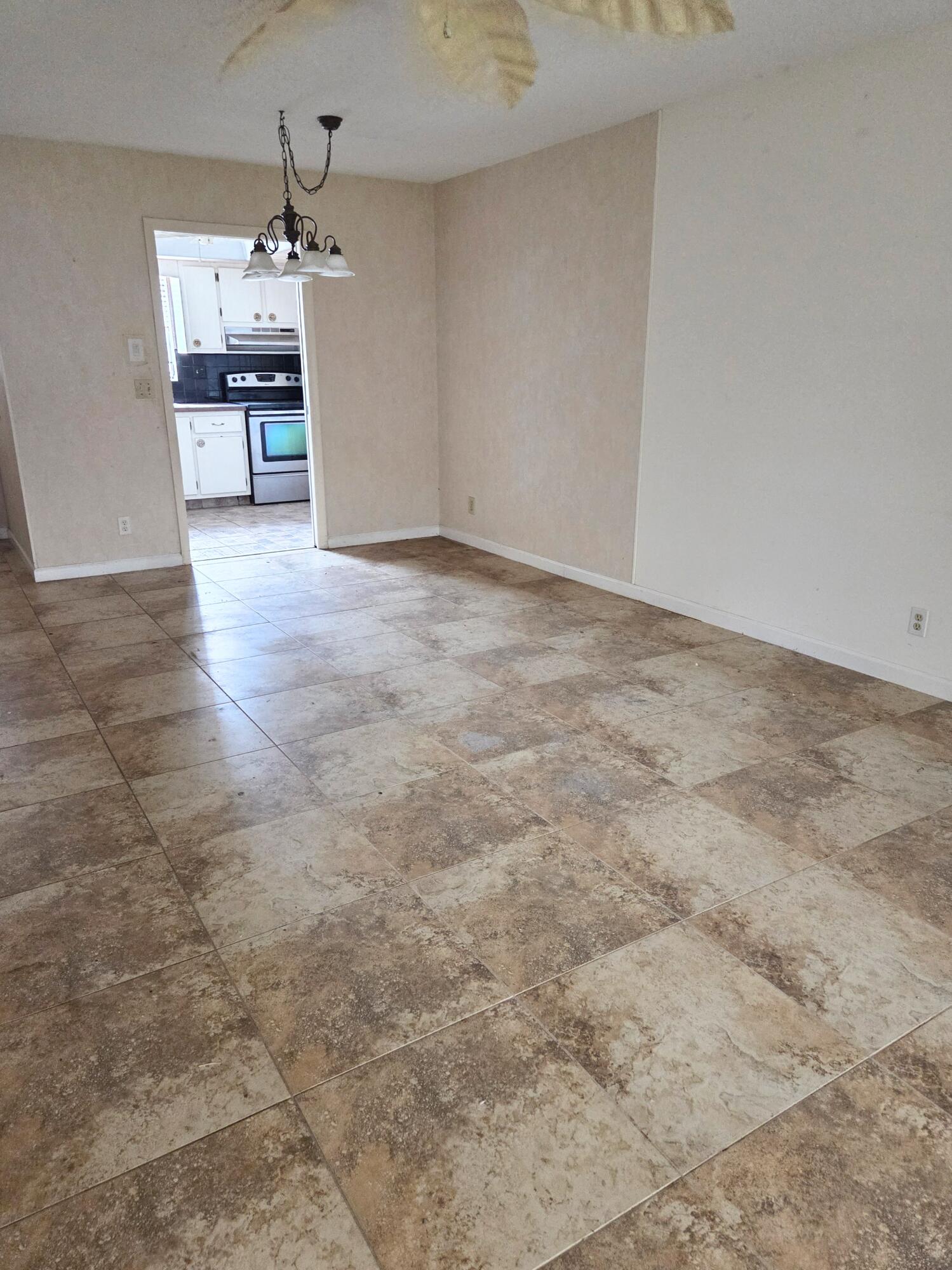 2703 Dudley Drive W Unit E Property Photo 5