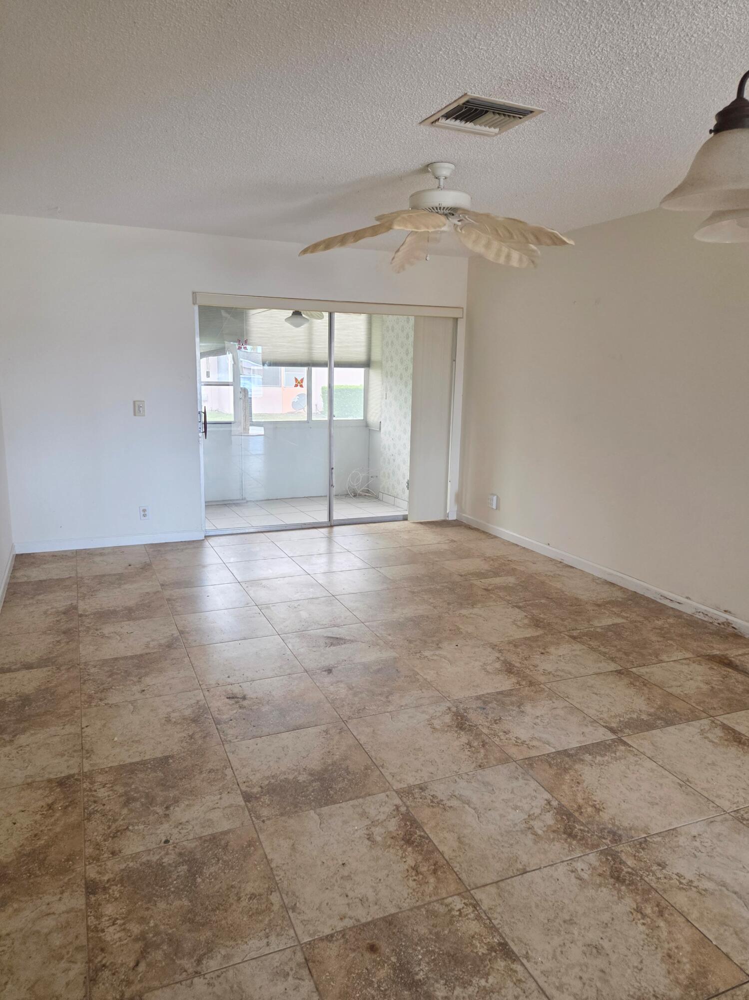 2703 Dudley Drive W Unit E Property Photo 7