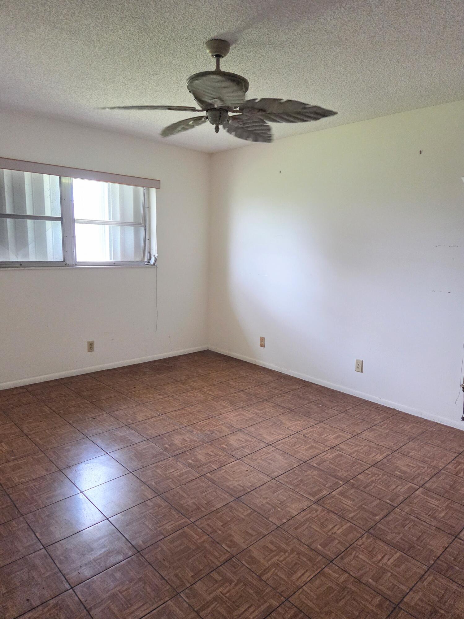 2703 Dudley Drive W Unit E Property Photo 8