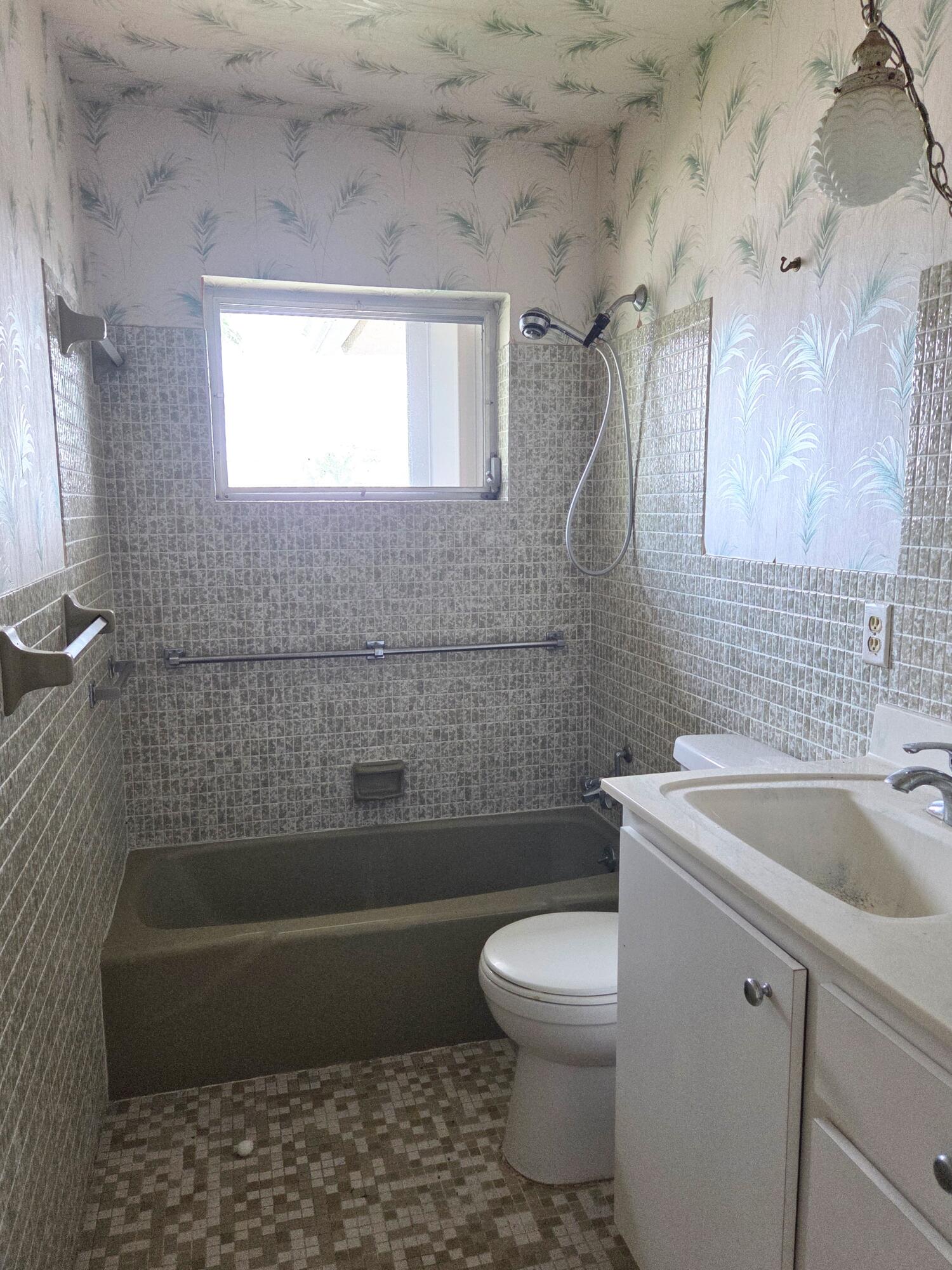 2703 Dudley Drive W Unit E Property Photo 11