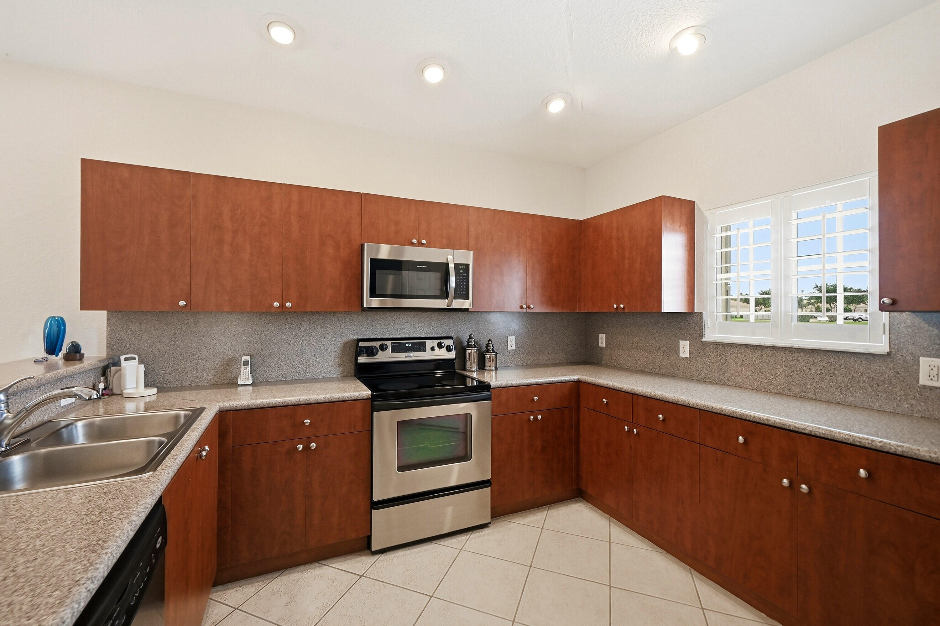 2340 Windjammer Way Property Photo 9