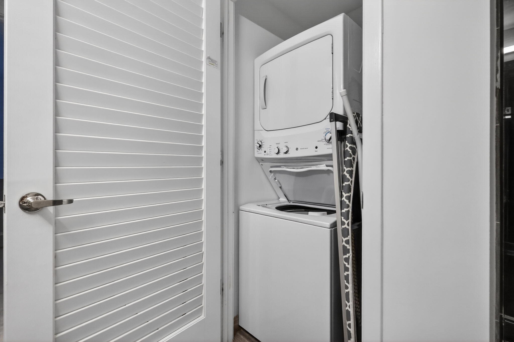 1010 Brickell Avenue 1607 Property Photo 25
