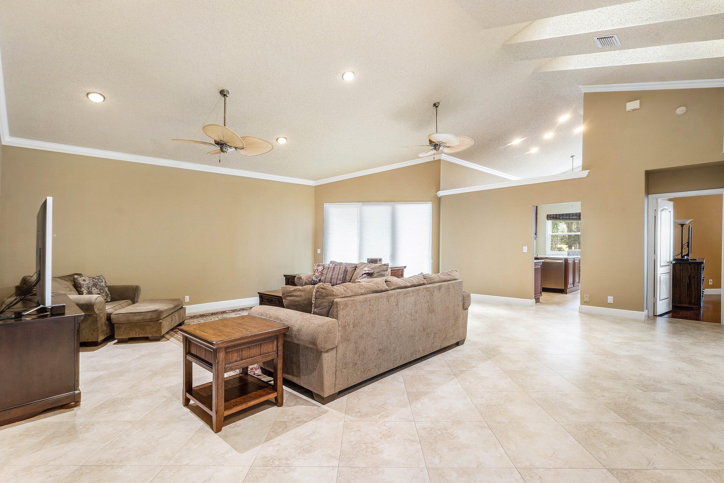 9101 Baybury Lane Property Photo 4