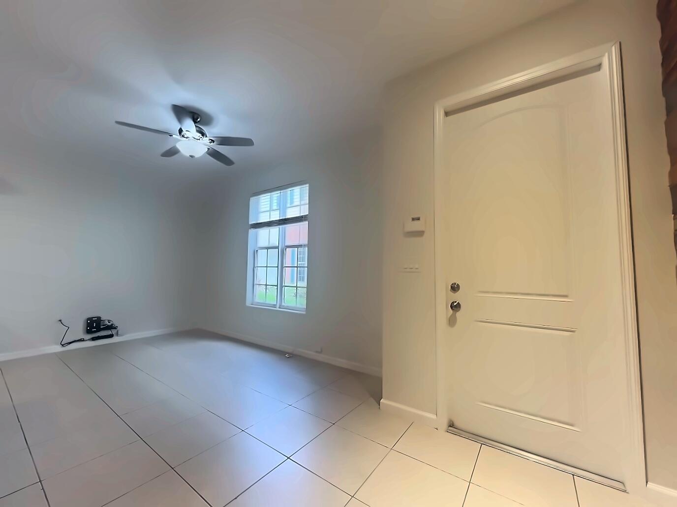 726 Sw 1st Way Property Photo 2