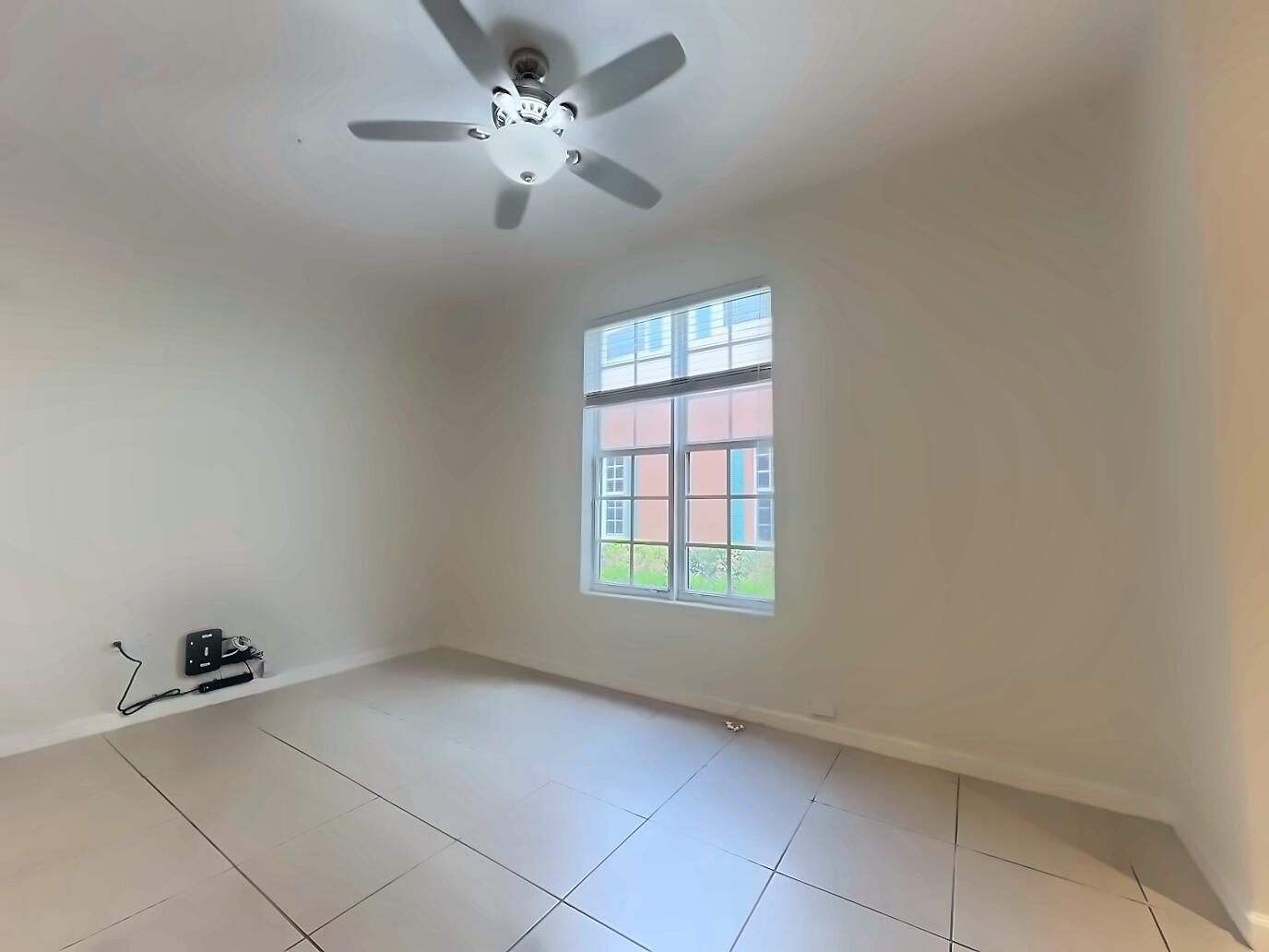 726 Sw 1st Way Property Photo 3