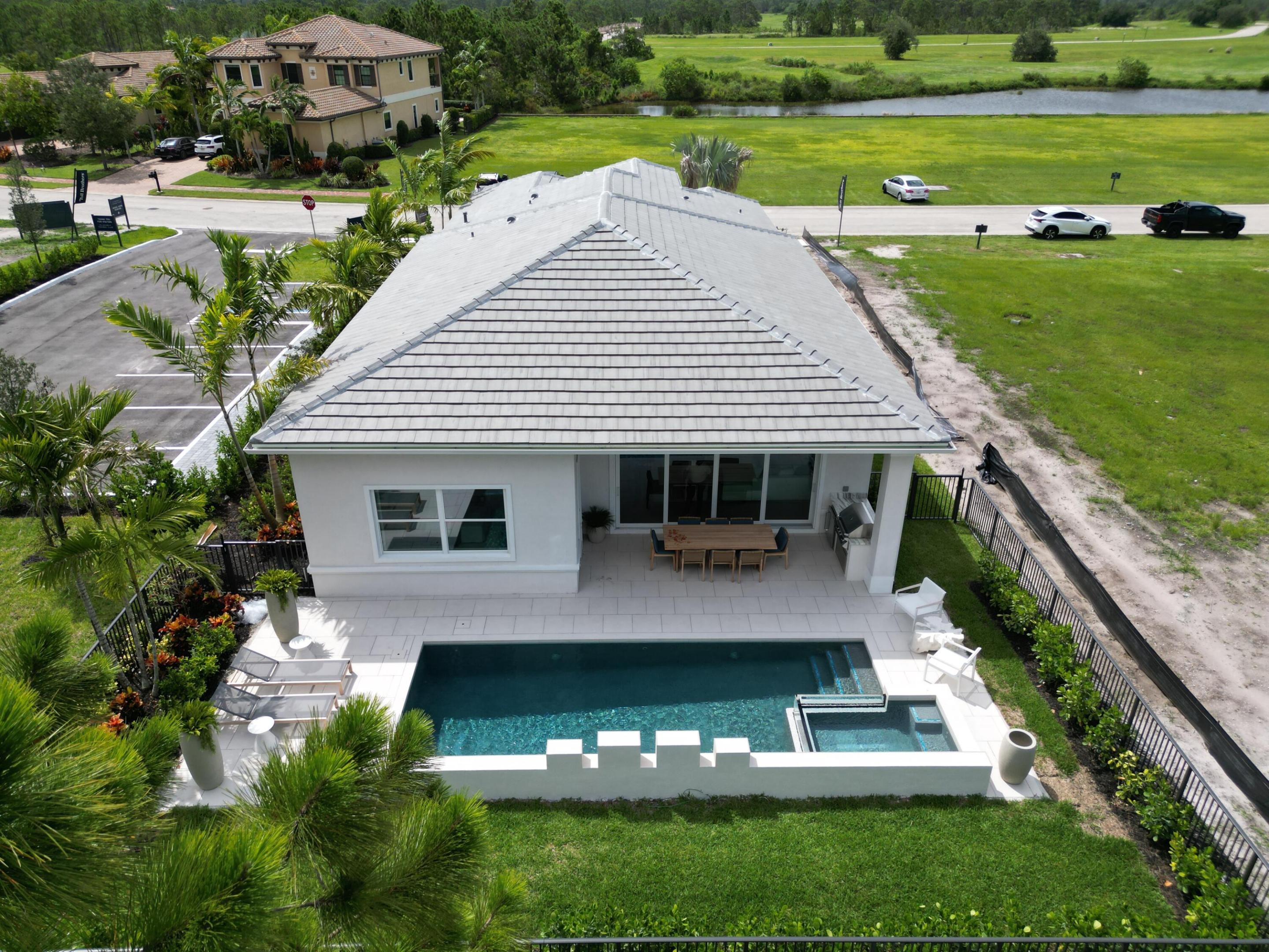 126 Se Calmo Circle Property Photo 13
