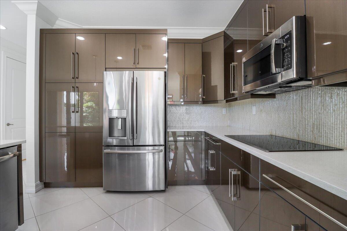 10098 Akenside Drive Property Photo 8