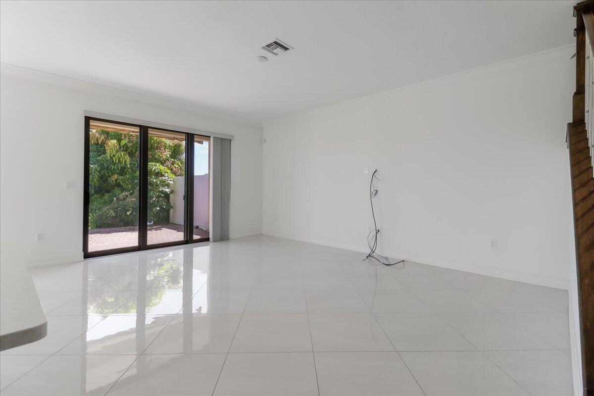 10098 Akenside Drive Property Photo 14