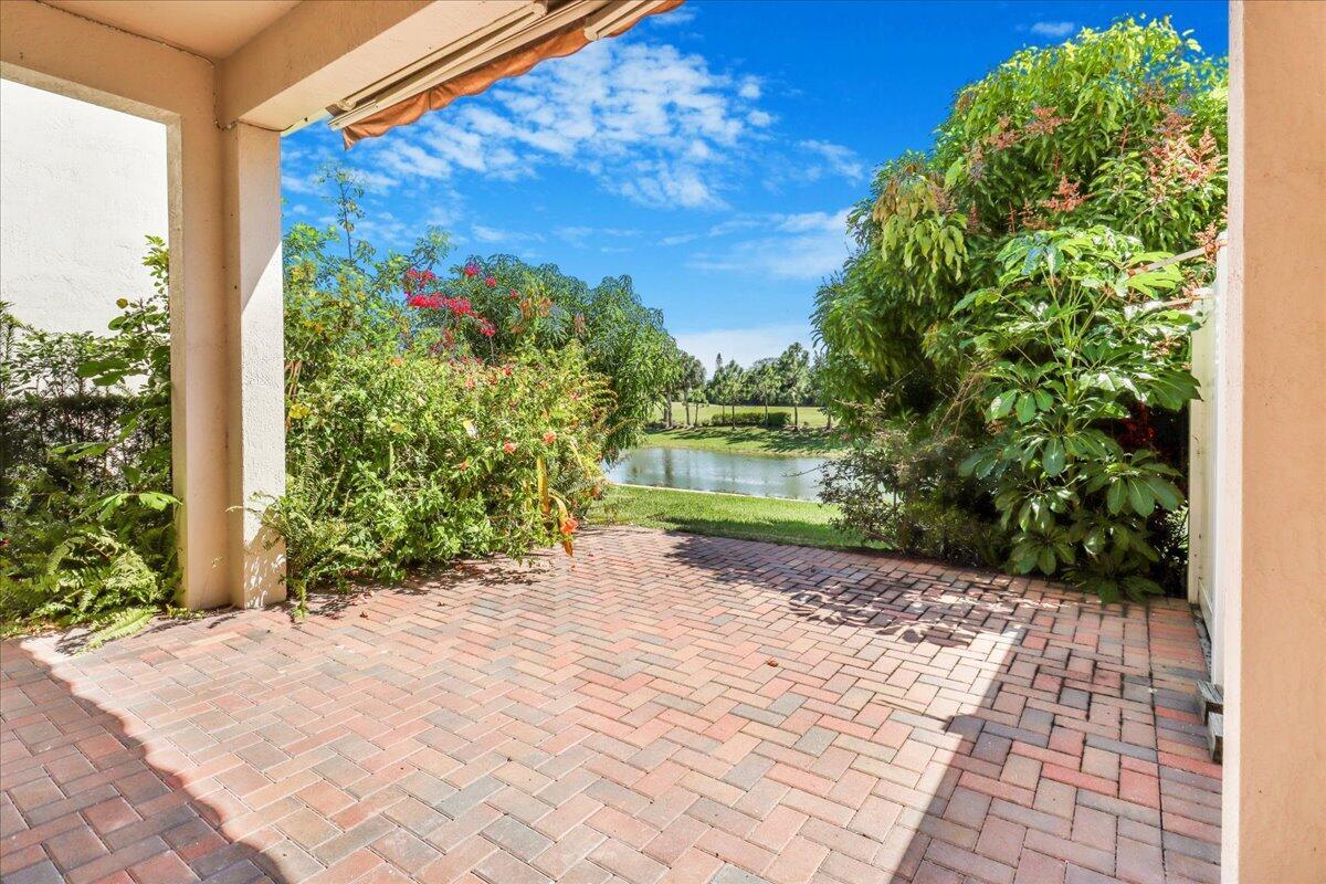 10098 Akenside Drive Property Photo 16