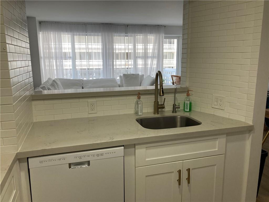 4010 N Galt Ocean Drive 414 Property Photo 11