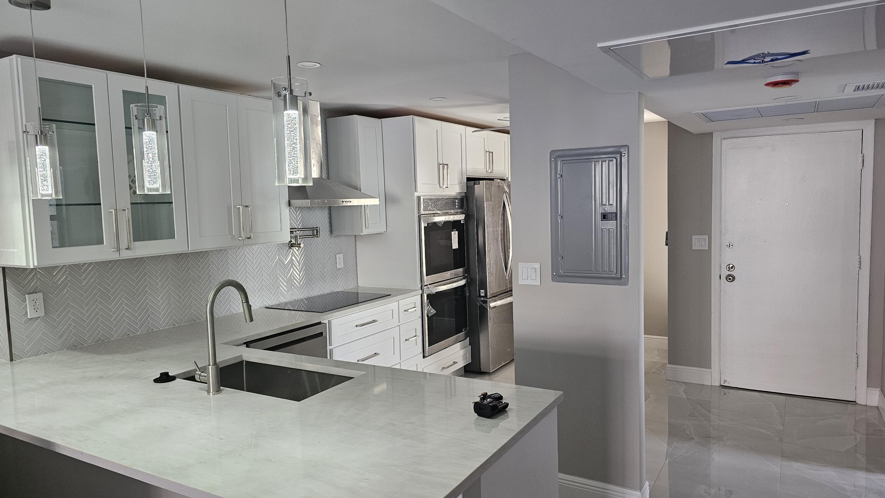 1 Royal Palm Way 101 Property Photo 5