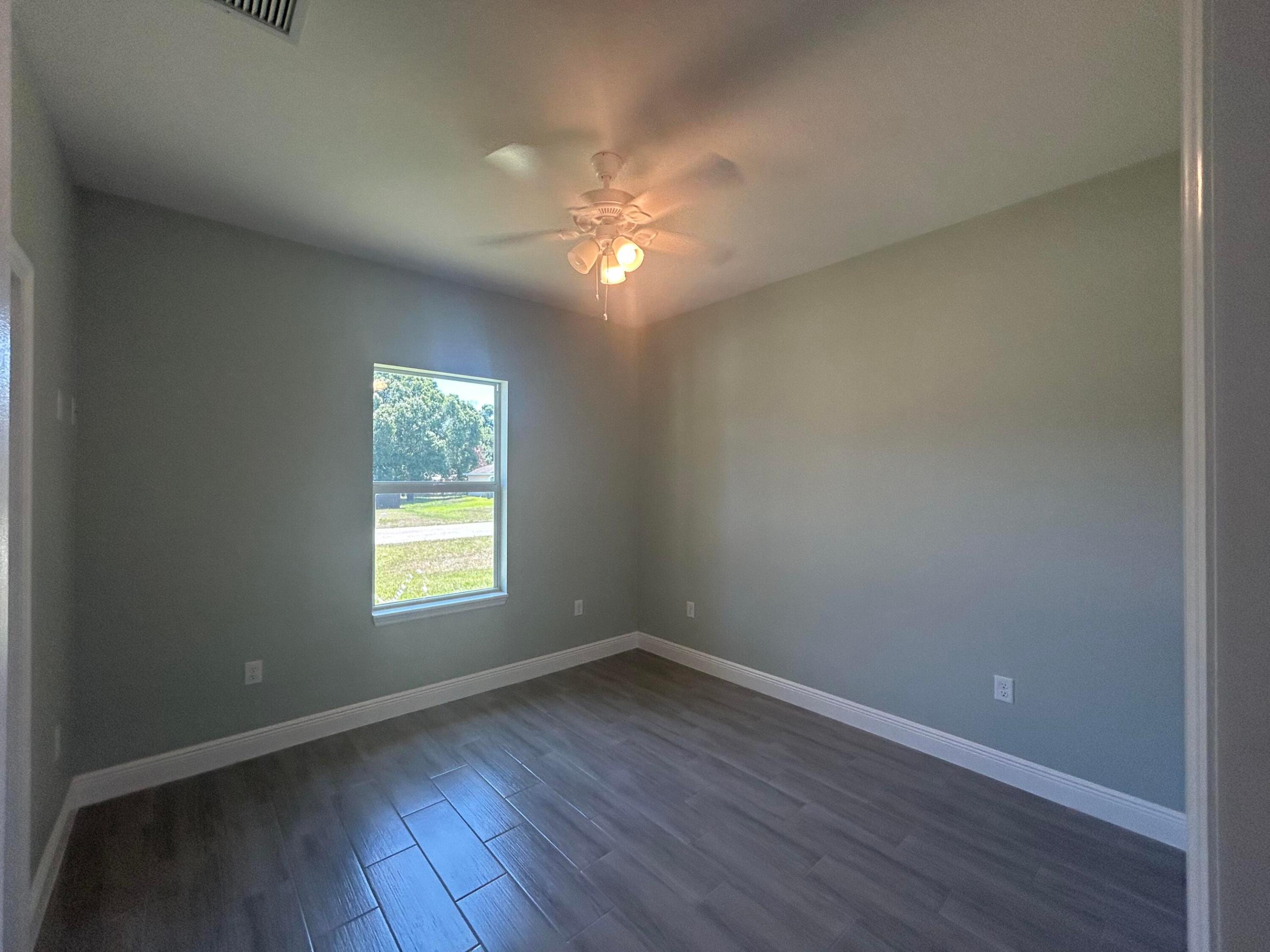 3935 Nw 18th Avenue Property Photo 8