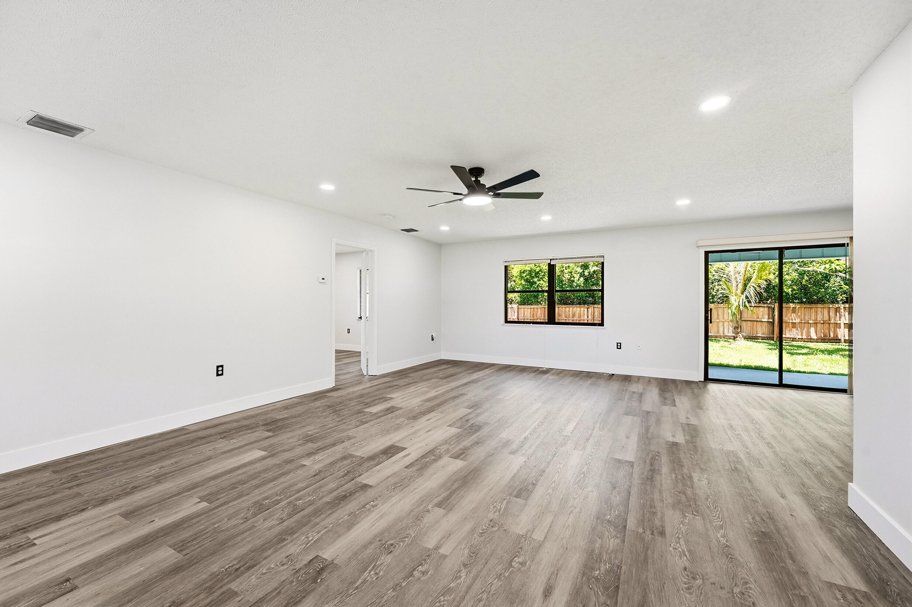 6007 Fort Pierce Boulevard Property Photo 4