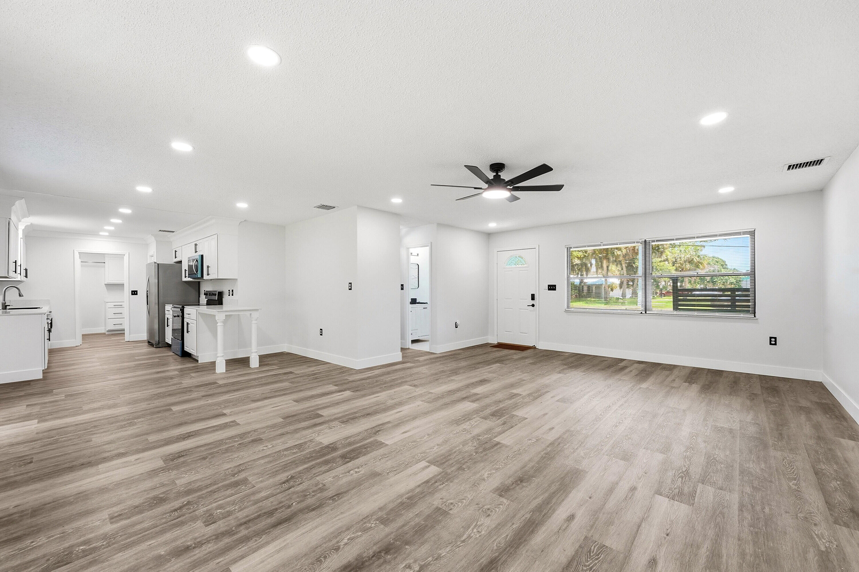 6007 Fort Pierce Boulevard Property Photo 5