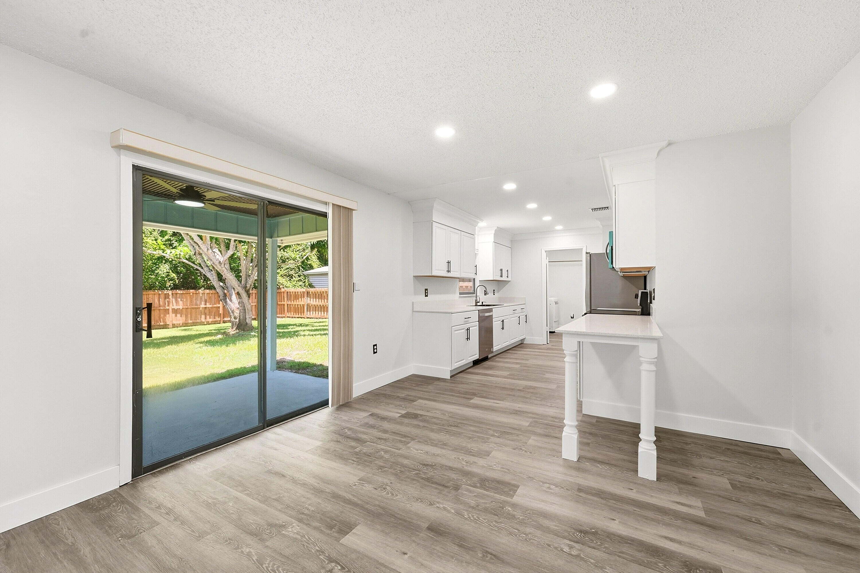 6007 Fort Pierce Boulevard Property Photo 7