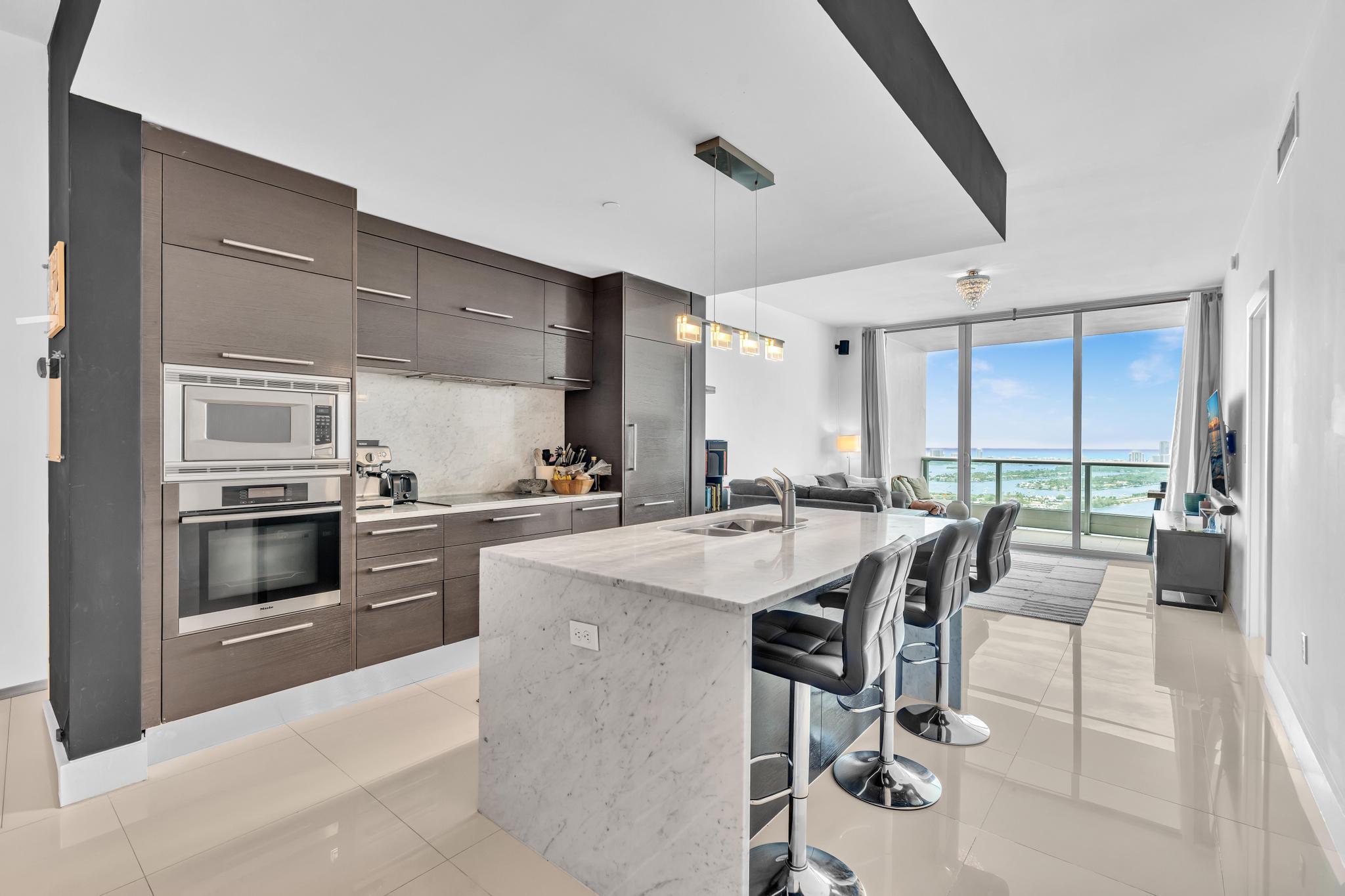 900 Biscayne Boulevard 4703 Property Photo 2