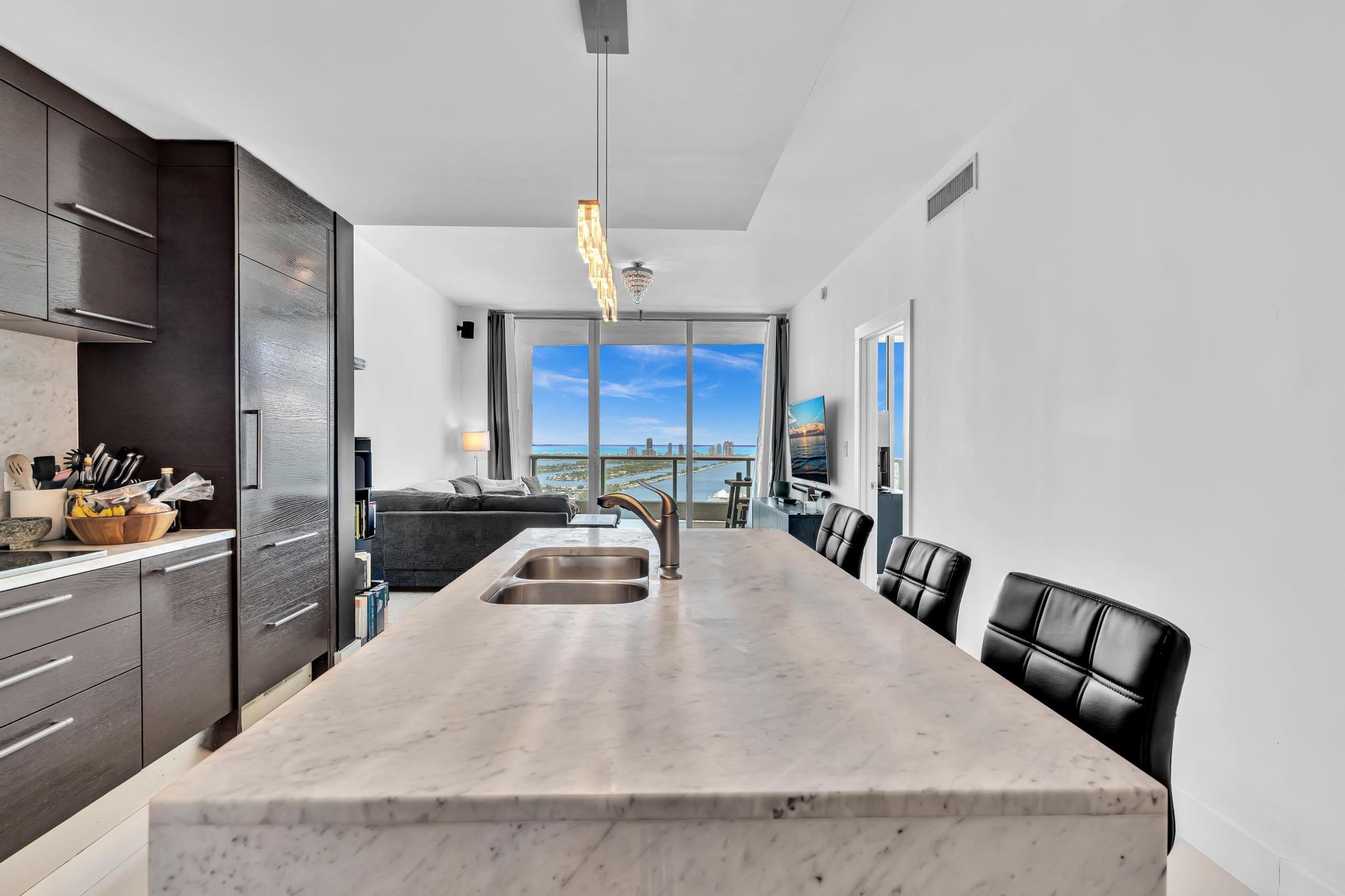 900 Biscayne Boulevard 4703 Property Photo 10