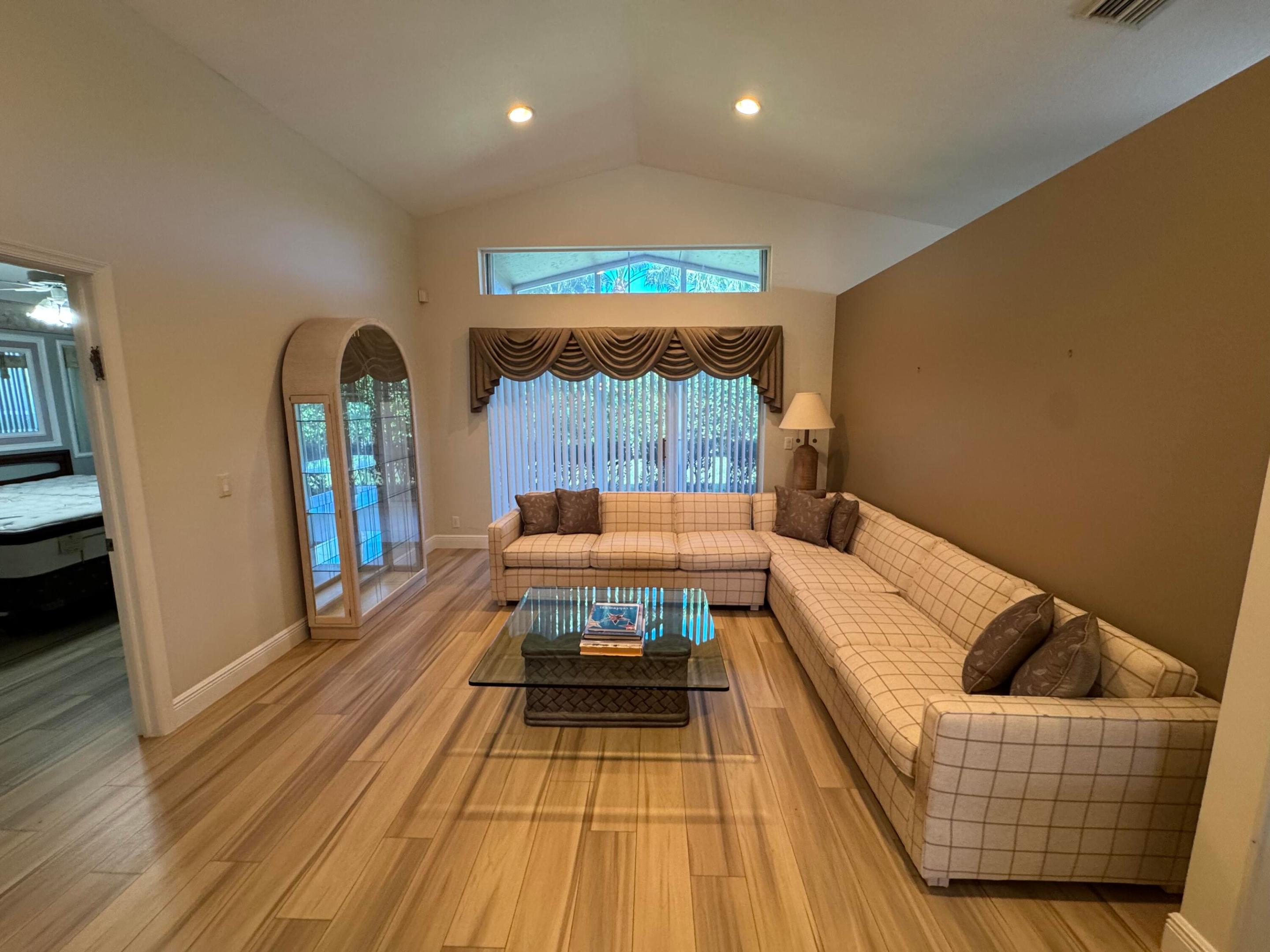 6693 Sun River Road Property Photo 8
