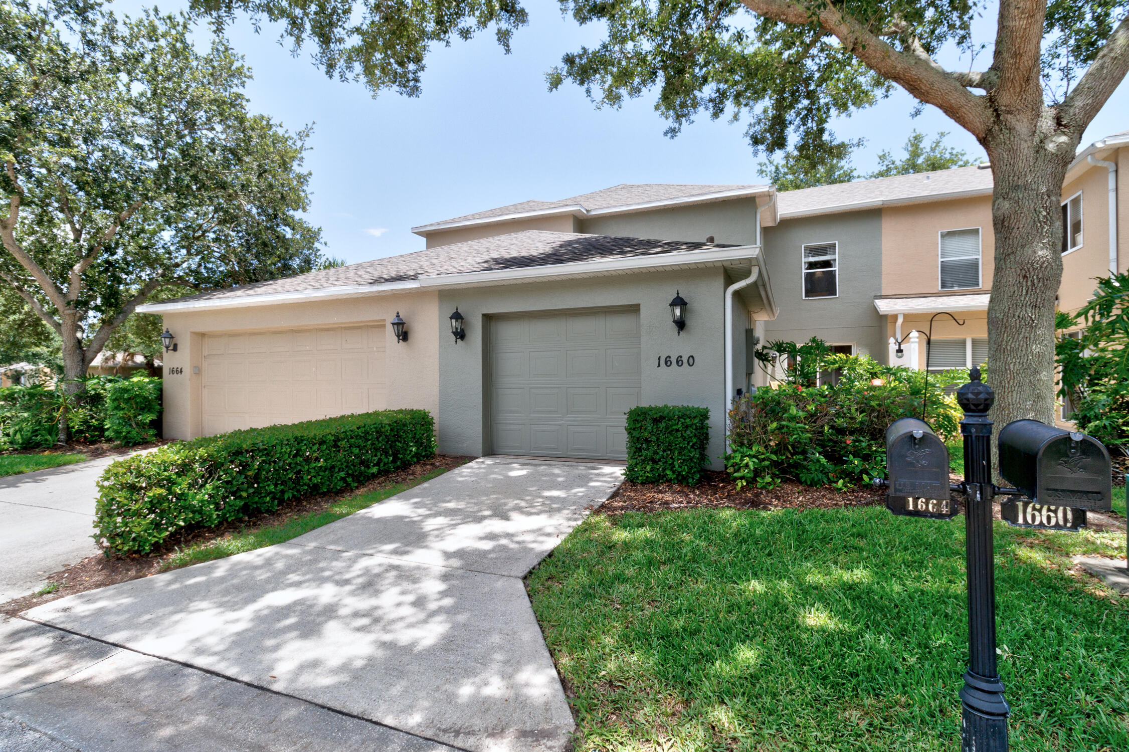 1660 Pointe W Way Property Photo 4
