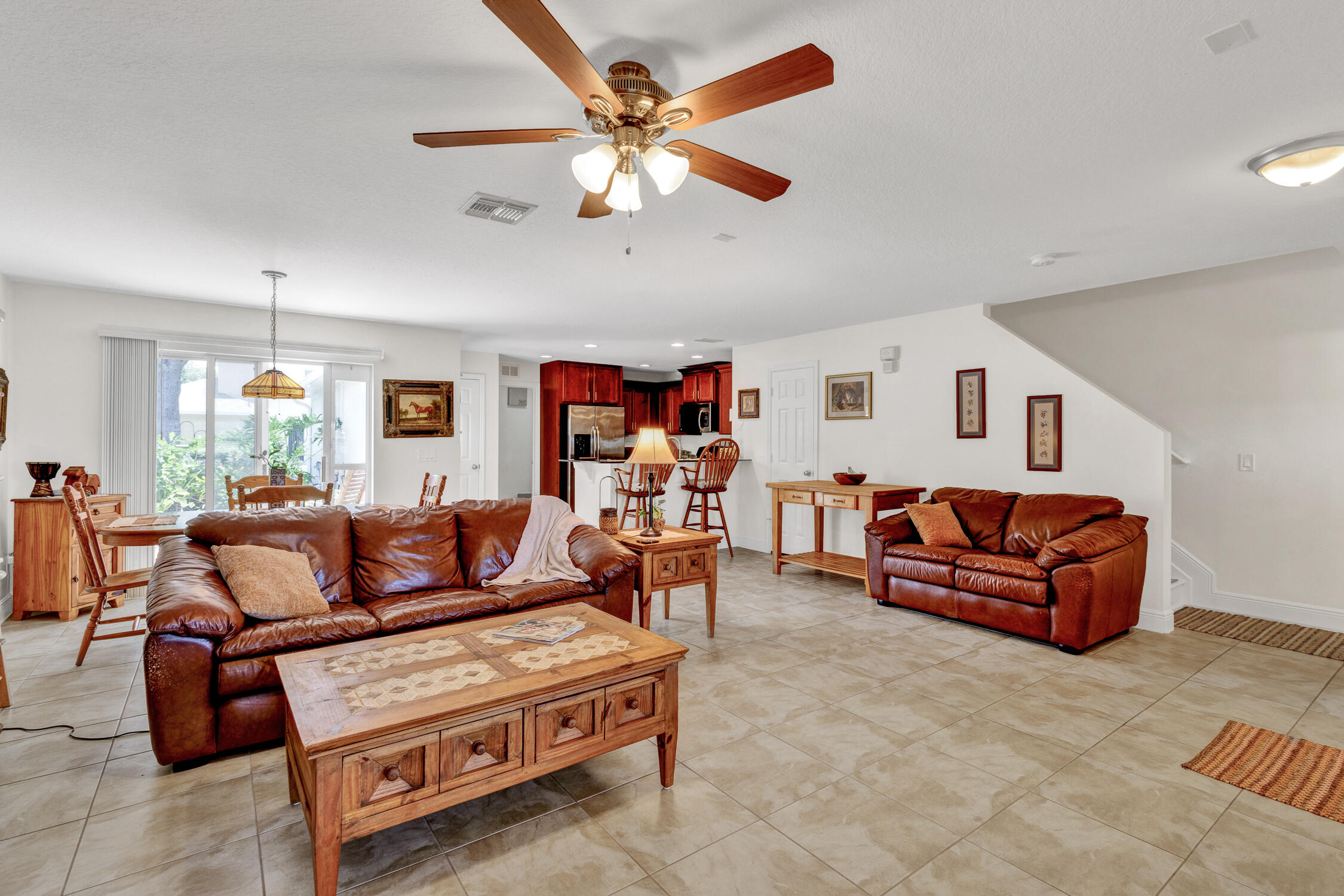 1660 Pointe W Way Property Photo 5